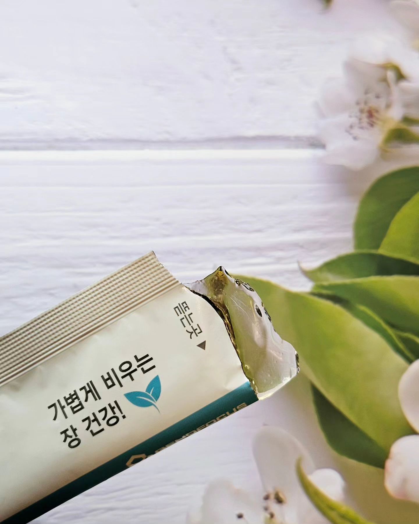 #협찬
#비우자 #제노포커스

유산균, 차전자피로도 해결하기 힘들 때 있죠?
💦제노포커스 비우자💦는 맛있게 먹으면 몸이 가뿐해지는
식이섬유젤리인데요.
식물유래 식이섬유인 난소화성말토덱스트린이 무려 4200mg 이나 함유돼있는 건강기능식품이랍니다.
식약처에서도 기능성을 인정한 식이섬유젤리 비우자!
특히 아이들은 화장실 가는 거 힘들어 할 때마다 엄마들은 속이 타죠.
그럴 때 제노포커스 비우자로 도와주세요.
안전하지만 맛있는 달콤한 매실맛 식이섬유젤리가
아이들 배변을 쉽게 도와줄 거에요.
심지어 식후 혈당상승을 억제해주는 기능성까지 보유해
다이어트와 비만 예방에도 도움을 받을 수 있답니다.
먹어본 쾌변젤리 중 맛이 갑 오브 갑!

✔ 난소화성말토덱스트린 4200mg
✔ GOS, 프리바이오틱스
✔ 유산균사균체
✔ 매실농축액
✔ 천년초추출물

#비우자 #제노포커스
#쾌변젤리비우자 #쾌변젤리 #식이섬유젤리 #어린이젤리 #매실맛 #난소화성말토덱스트린