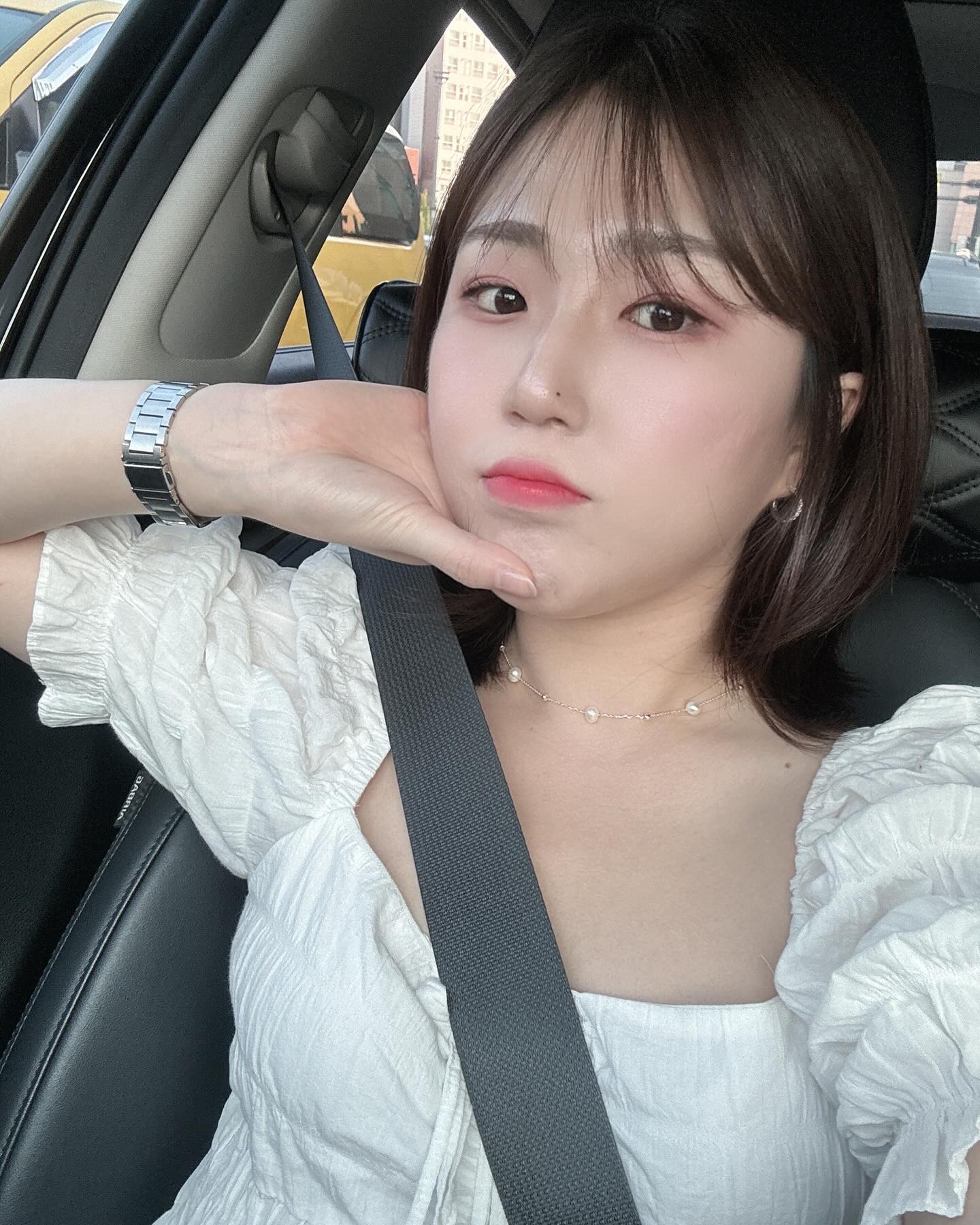 #단발 짱미 나 흰색 좋아하네