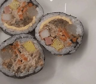 구리 다산 통틀어 제일 맛있는 김밥집 발견
#삼형제김밥
#유부김밥
김밥이 이렇게 맛있을 수가!!♡
속이 꽉찼네 꽉 찼어
식감이 미.쳤.다

다음주 소풍갈때 10줄예약!
참치가 진리지만 아이들은 모둠을 더 좋아하고
신랑은 매콤한 것을 좋아한다는 사실!

다산.구리 사시는 분들
삼형제김밥다산점 안가시면 후회합니다
#유부김밥이 존맛탱이예요♡

#구리김밥 #다산김밥 #다산김밥맛집 #구리김밥맛집
#다산아이마트맛집 
#도농동맛집 

-다산 이마트 애시앙상가에 위치해 있어요♡