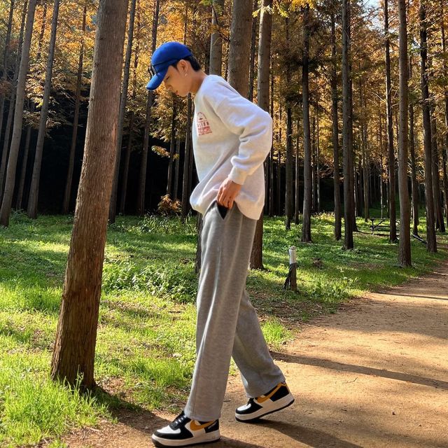 元 on Instagram: "#협찬 #제품제공 @fakecamper_official 그래픽이 멋진 페이크캠퍼 에어리언 맨투맨을 제공받았습니다! 편하게 입기 딱 좋고 기모 안감으로 돼있어 따뜻해요 😎🔥 #fakecamper #페이크
