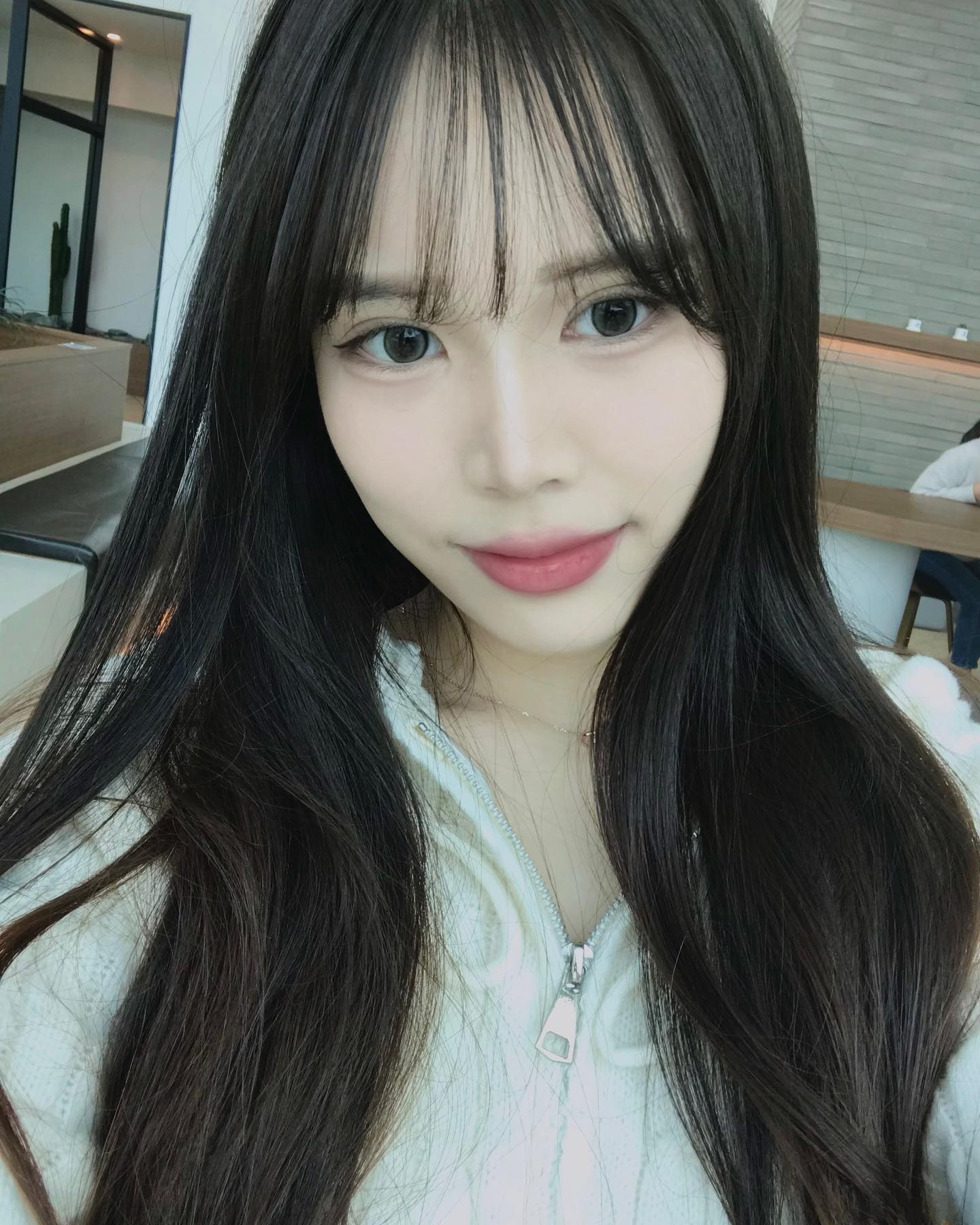 #협찬 #제품협찬 

gemhourlens_official winc_app 

☁️작은 직격으로 누구나 사용가능한 데일리 렌즈 
“ 테미스 #누드그레이 ” 

① 예쁜 브라운빛이 도는 오묘한 웜그레이 컬러
② 미세한 그라데이션으로 부드럽게 스머징된 느낌
③투명한 발색으로 영롱함과 입체감이 느껴지는 데일리 렌즈

♡゛1 month / 전체직경 14.2mm / 그래픽직경 13.1mm 

✓ 공식 사이트를 통해 근처 안경점에서 픽업 가능합니다 ! 

#젬아워 #윙크렌즈 #테미즈 #체험단 #gemhour #젬아워렌즈 #그레이렌즈