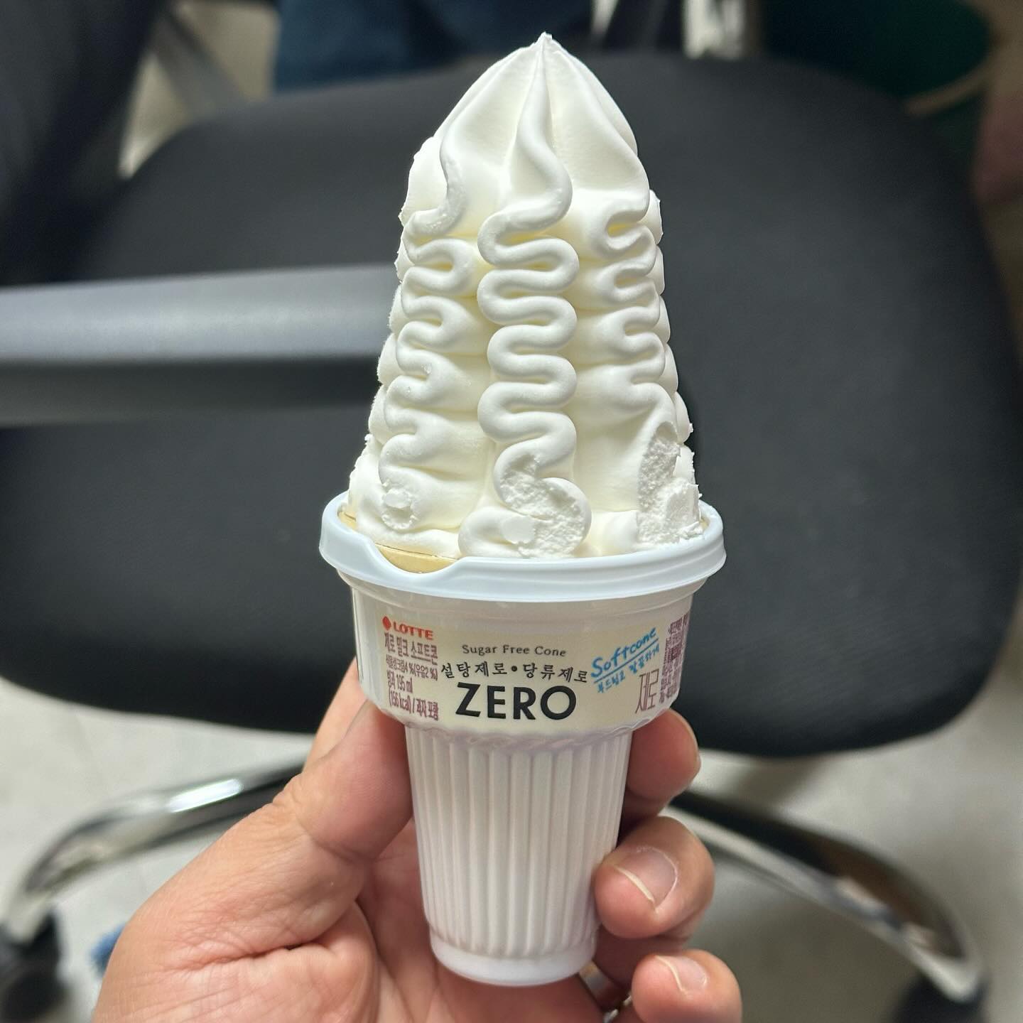 제로 아이스크림

과자도 다양한제
아이스크림까지!

근데 이거
생각보다 맛있네요
생크림 아이스 느낌?

이런거면 제로라도 너무 좋음!

#롯데 아이스크림
#제로아이스크림
#당류제로#다이어트
#제로 lottewellfood 
#먹팔#간식#선팔맞팔