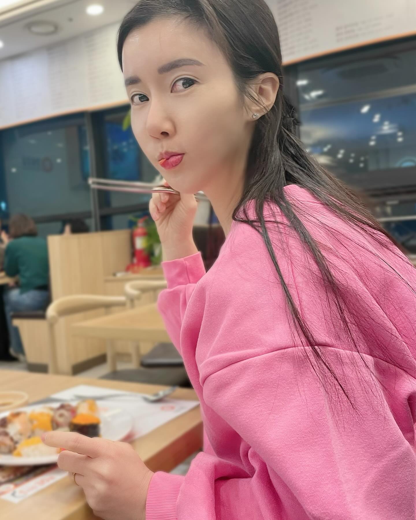 저녁을 배부르게 먹고 😋
날씨가 풀린줄 알았는데 아님
#꽃혜진