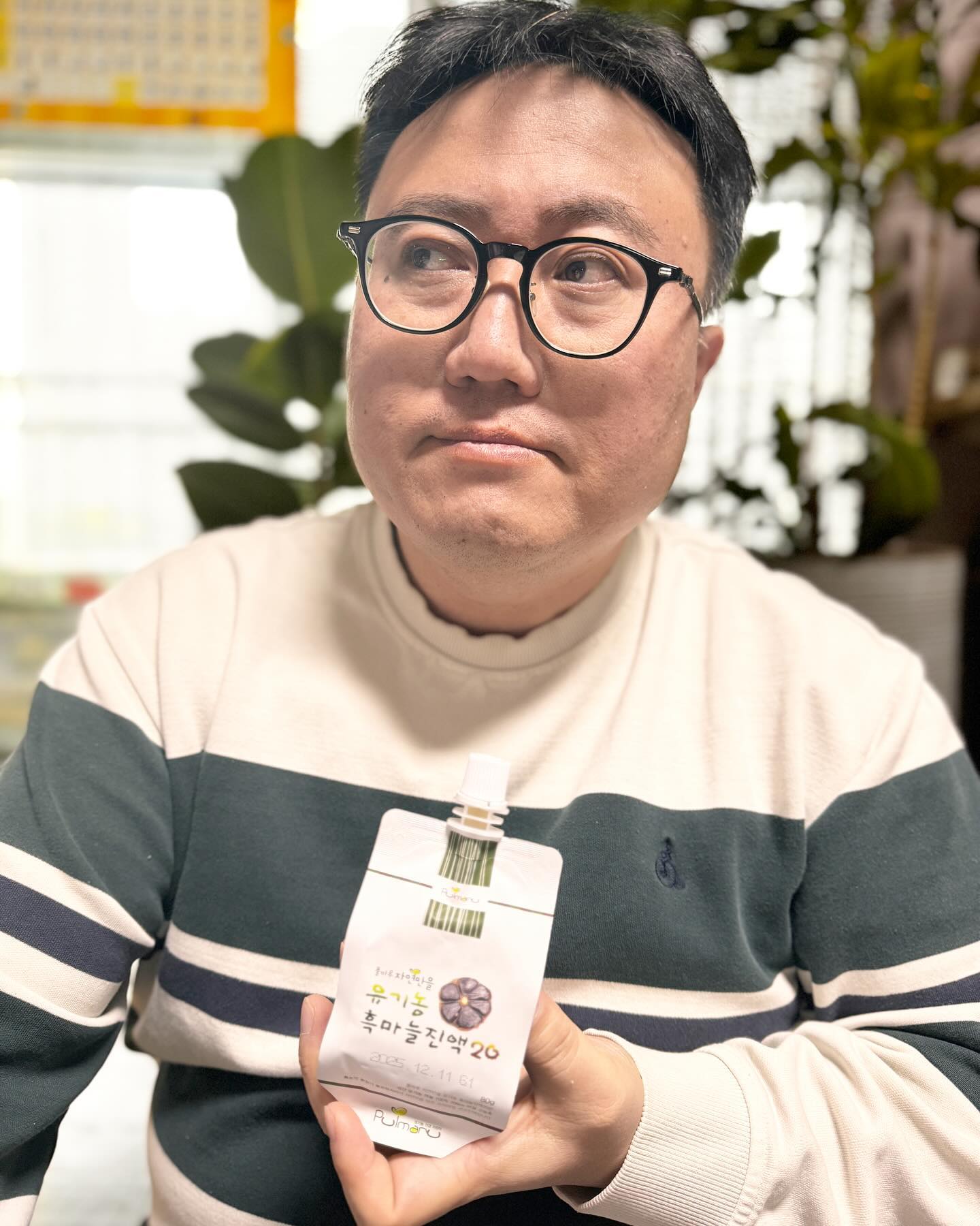 #협찬 

명절선물로 추천하는 풀마루 흑마늘진액
고급스러운 패키지 상자는 물론
프리미엄 유기농 진액으로 부모님, 소중한사람에게
선물하기에 정말 좋아요
마늘은 일해백리라고 하여 냄새를 제외하고 100가지의 이로움을 준다고 하죠!
우리가 평소에 먹는 생마늘에는 다양한 효능이 있지만, 아린 맛 때문에 먹기 힘든데
풀마루 자연만을 유기농흑마늘진액은 저온숙성 발효하여 아린맛은 거의 없고 흑마늘 특유의 새콤달콤한 맛이 나며 유효성분도 최대 2배~20배 까지 늘어난다고 하니
사랑하는 우리 신랑부터 먼저 챙겨주려고 합니다

#명절선물추천 #흑마늘효과
