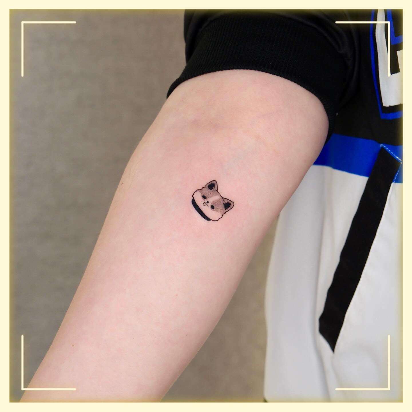 Super cute 🫶
.
.
Tattoo👉DM / Open kakao
,
.
.
.
.
.
#dogtattoo #minitattoo #koreatattoo #seoultattoo #hongdaetattoo #韓国タトゥー #ミニタトゥー #홍대타투 #미니타투 #강아지타투