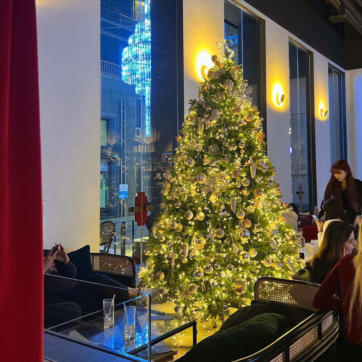 정말 즐거웠습니다 🥰🎄 
.
.
.
#미리크리스마스 #미리메리크리스마스 #미리클스마스 #언니쓰 #언니들 #🫶🏻 #😀