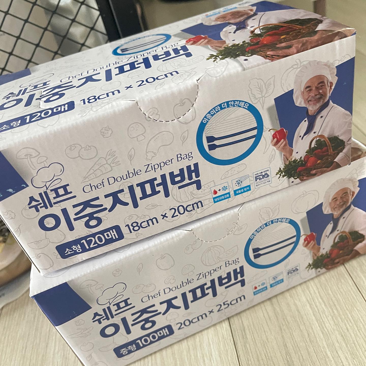 #협찬 🍯오늘의 꿀템🍯
🎁 쉐프 대용량 이중지퍼백 🎁
대용량, 이중지퍼로 사용감은 물론 가성비까지 꽉 잡아버린 에이스 쇼핑의 쉐프 대용랴 이중지퍼백!
이 지퍼백 있고 없고가 주부9단을 판가름한다구용!

생활에서 너무너무 요긴하게 사용하는 지퍼백, 이왕이면 안전하고 편하고 저렴하면 얼마나 좋겠어요?
그게 바로 쉐프 대용량 이중지퍼백입니다!
3가지 사이즈 구비로 원하는 크기 선택하시면 되구요
음식 보관 부터 일상 용품 정리까지 아주 안쓰이는 곳이 없는 만능템이에요 ㅎㅎ
우리집 냉장고, 왜이렇게 어수선해?!?! 하신다면..!!
쉐프 대용량 이중지퍼백으로 정리해보세요! 각종 야채, 과일, 식용품을 깔끔하게 보관할 수 있어요 ^^
가격도 진짜 착해요!
https://smartstore.naver.com/aceshopping/products/8494026743

#지퍼백#지퍼백팩#지퍼백포장#이중지퍼백