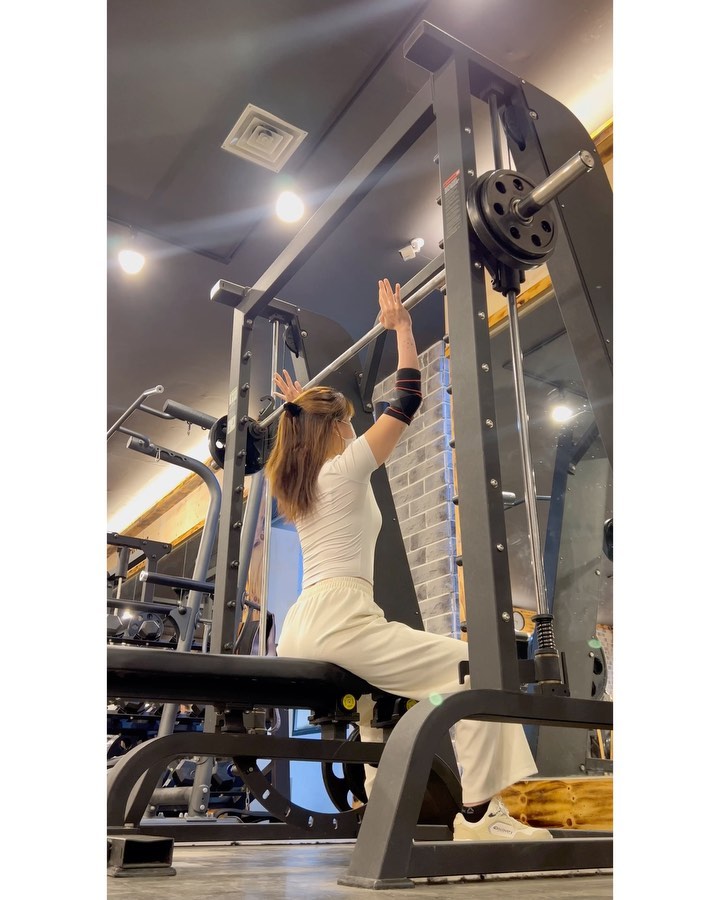 운동영상 업뎃하면서 할말은 아니지만,
오늘같은 날씨는 전에 막걸리.. 로 근성장 가능할듯..🫠
.
#스미스머신숄더프레스 15kg
#덤벨숄더프레스 9kg
#머신숄더프레스 18.2kg
#사레레 드랍4kg, 2kg 
#프론트레터럴레이즈 5kg
#페이스풀 20kg
.
.
.
.
.
#웨이트 #헬스 #취미 #직장인 #헬린이 #헬스타그램 #소통 #화요일 #운동소통 #운동복 #짐웨어