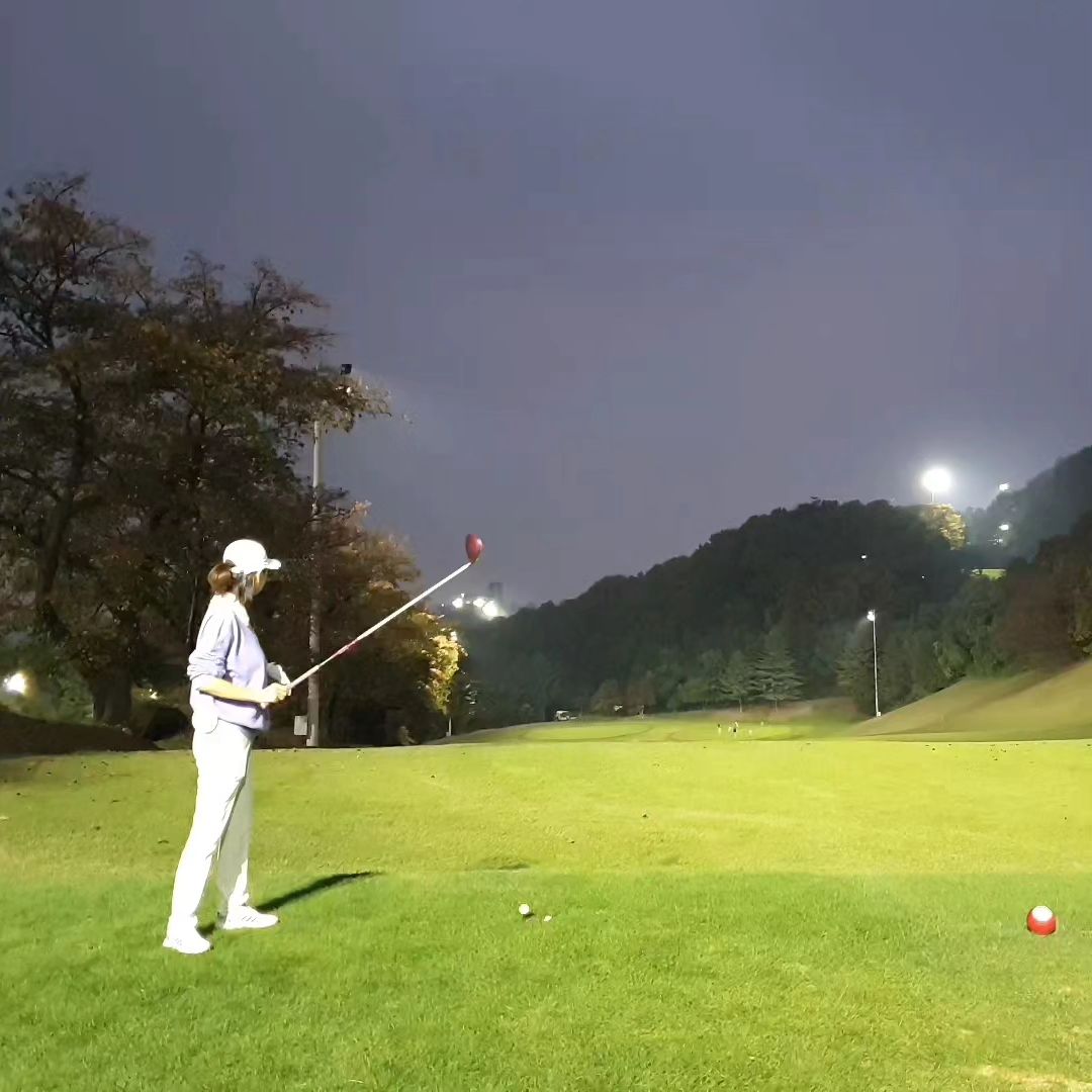 10월말 3부도
좋았던 골드cc
오르락 내리락 등산하는 기분은 덤

#기록해두기
저녁 기온 20도 근방
16만,10만,16만