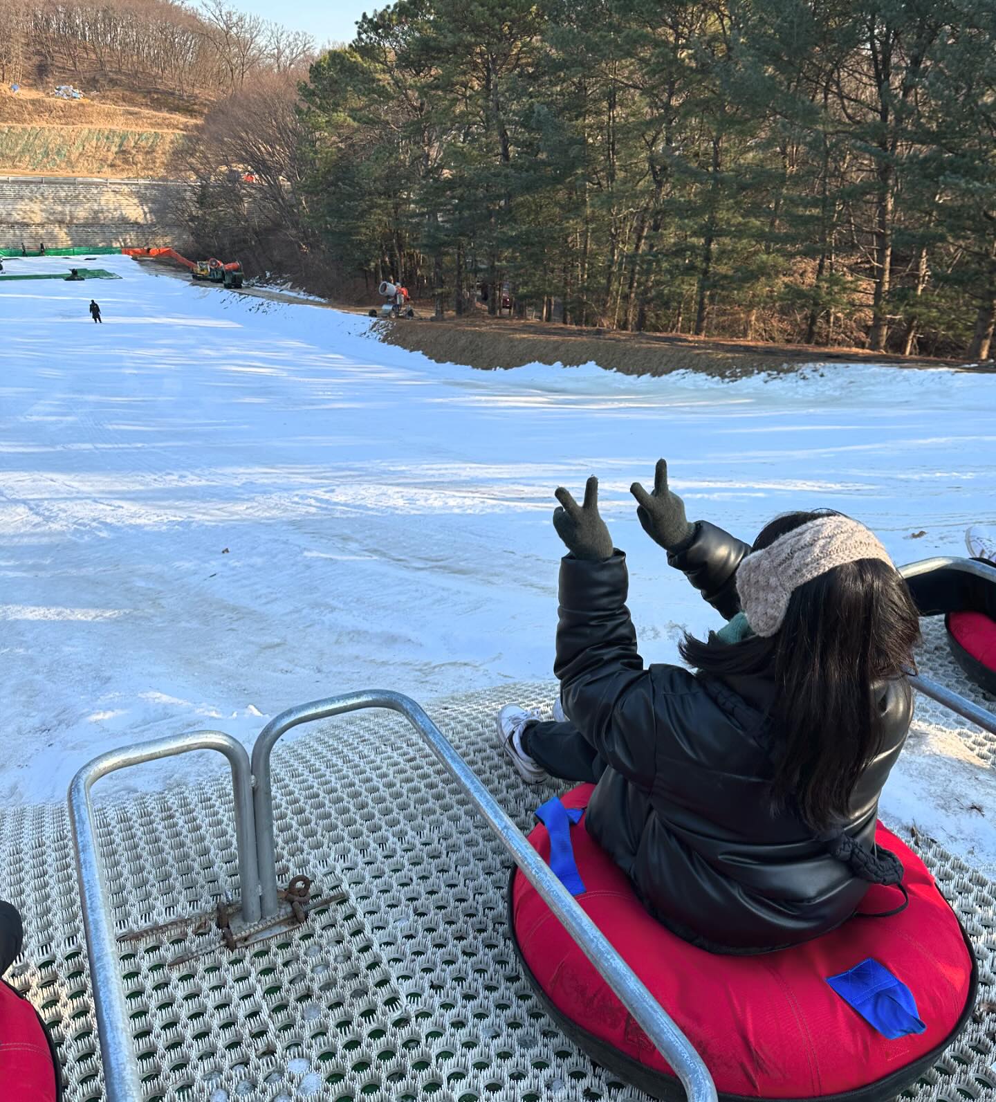 새해부터 눈썰매장 야무지게 타기 ⛄️

이번년 계획한일 다 잘되길 🙏🏻

#용인 #민속촌 #눈썰매장 #용인데이트 #용인가볼만한곳 #눈썰매장추천 #민속촌나들이 #민속촌눈썰매장 #데이트 #수원 #겨울코디 #2024 #청룡해