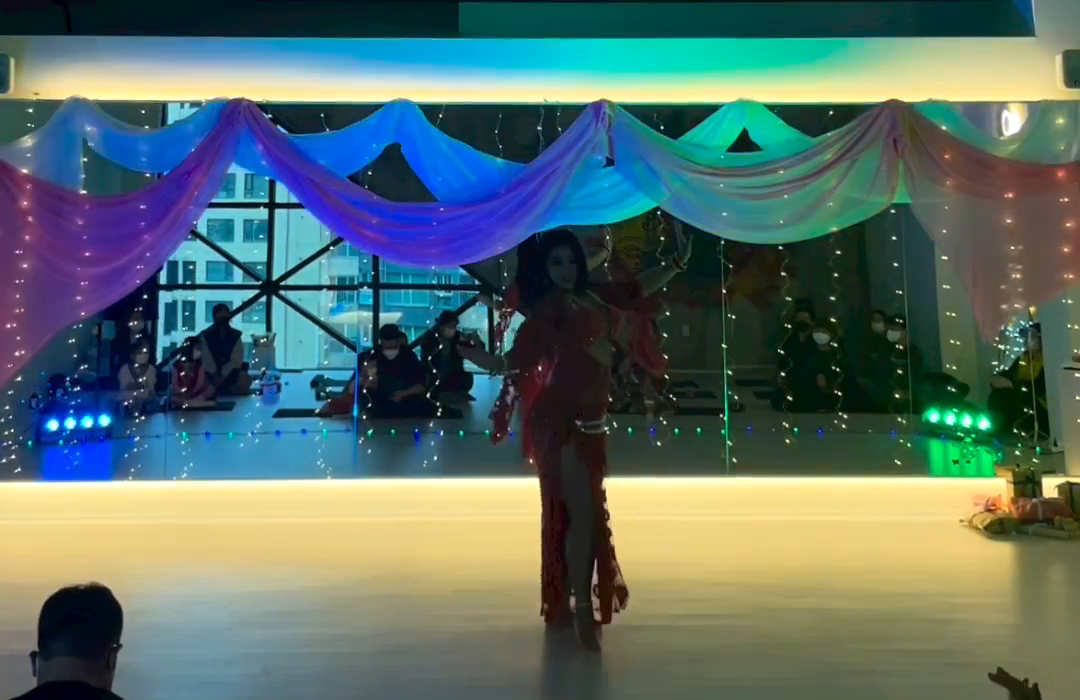 𝐀𝐚𝐡 𝐦𝐞𝐧𝐚𝐤❤️‍🔥

온전히 즐길 수 있었던 시간.

choreography by _ nawaem_holic 

#bellydance #bellydancer #shabbi #rakssharki #orientaldance #연말파티 #크리스마스