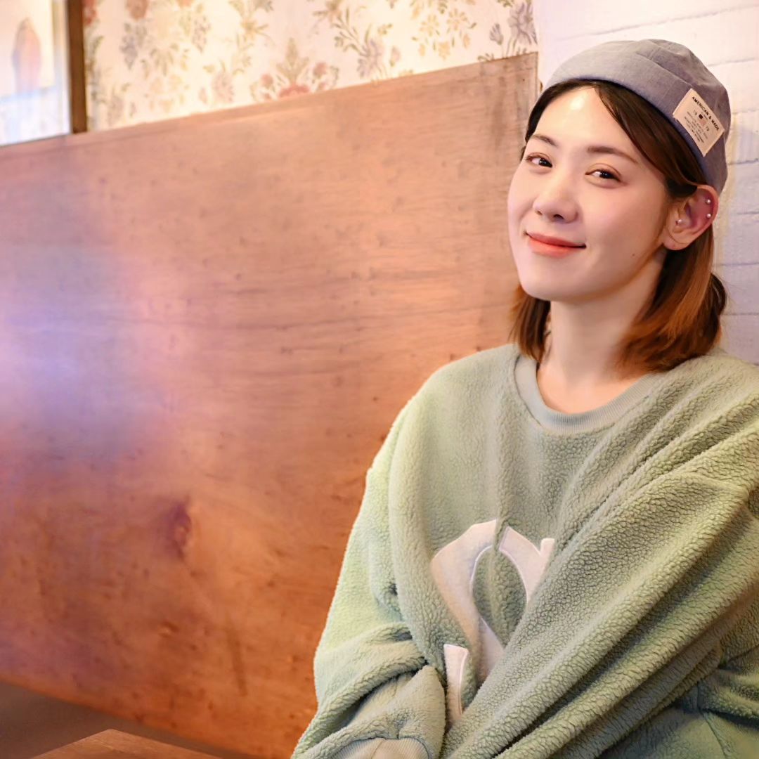 하원시키러 갔더니 로건이 왈

"엄마 왜 오늘 #중국모자 썼어요?"

🤣🤣 아니 그러니까 그게 이걸 #와치캡 이라고 하는건데... 로건아~ 그래 중국모자 인정..🤣🤣

#30대후반아줌마 #오오티디 #30대코디 #와치캡코디 #간만에셀카 #로로맘 #아들둘맘 #육아맘코디 #육아맘일상