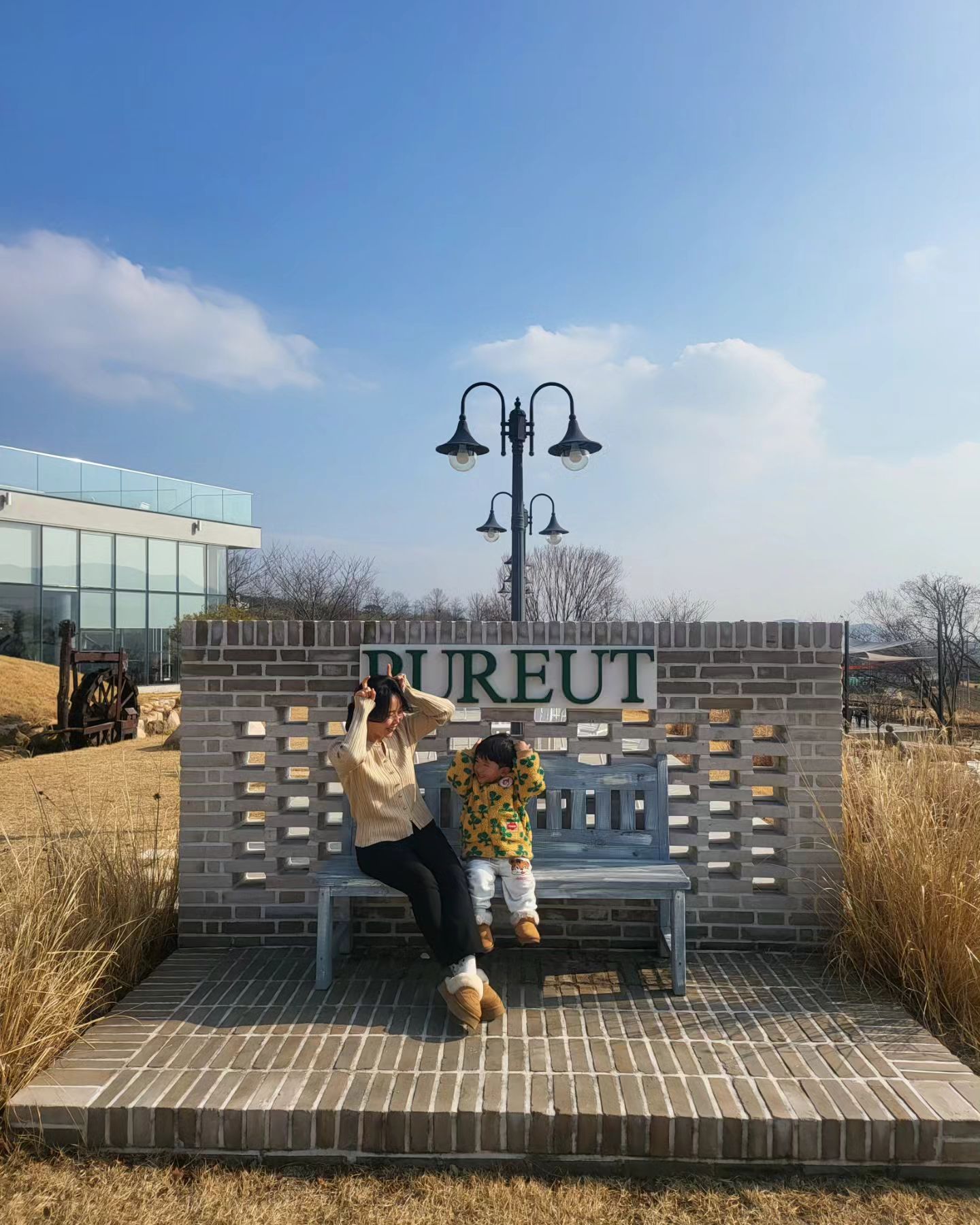 #러블리쭈니 
.
.
.

이름처럼 푸릇했던 카페
오늘은 남편이
사진을 찍어줬다📷
낼은 해가 서쪽에서 뜨려나보다.

pureut_gyeongju

#경주카페
#경주핫플
#아기랑엄마랑 
#경주여행 
#카페푸릇