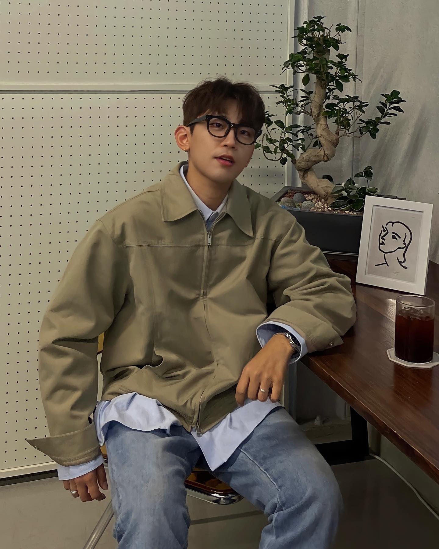 #협찬 suarestudio

수아레 드리즐러 자켓 맛집이네🫶🏻
시원해지는 지금 딱 걸치고 다니기 좋다!
가을에 맨날 입어야지🍂

#수아레 #suare #드리즐러자켓 #자켓 #재킷 
#아우터 #간절기아우터 #드리즐러 #투웨이 #블루종