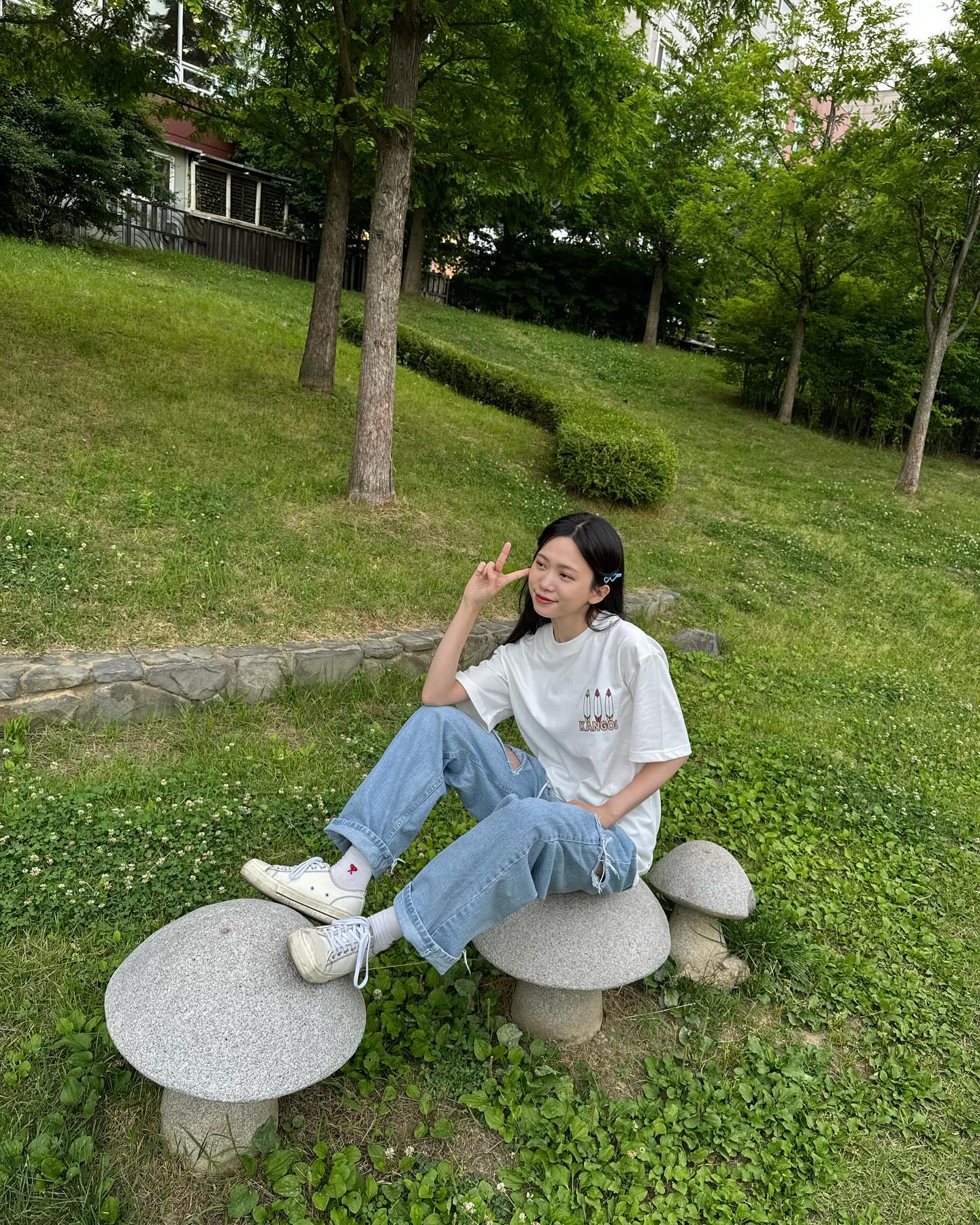 야호야호😝😝😝 요즘 날씨가 너무 조아효😚🩵💙🩵💙

#광고#협찬
저는 쨍쨍하고 파랑파랑한 하늘을 너무너무 좋아해서 여름을 좋아한답니다 ㅎㅎㅎㅎㅎ
그래서 요즘 물놀이를 포함한 야외 활동이 엄청 하고싶지 뭐에요 ㅎㅎㅎ
이런 제 맘을 어떻게 알았는지 캉골에서 여름 활동에 딱맞는!! 
편하고! 시원하고! 와~!~! 여름이다~~!!! 생각이 들게 만드는
캉골 썸머 그래픽 티셔츠를 출시했어요🦘🦘🩵
귀여운 캥거루 구경하고 가실게여~😜😜😜
kangolkorea #캉골 #kangol #24SS #티셔츠 #반팔티