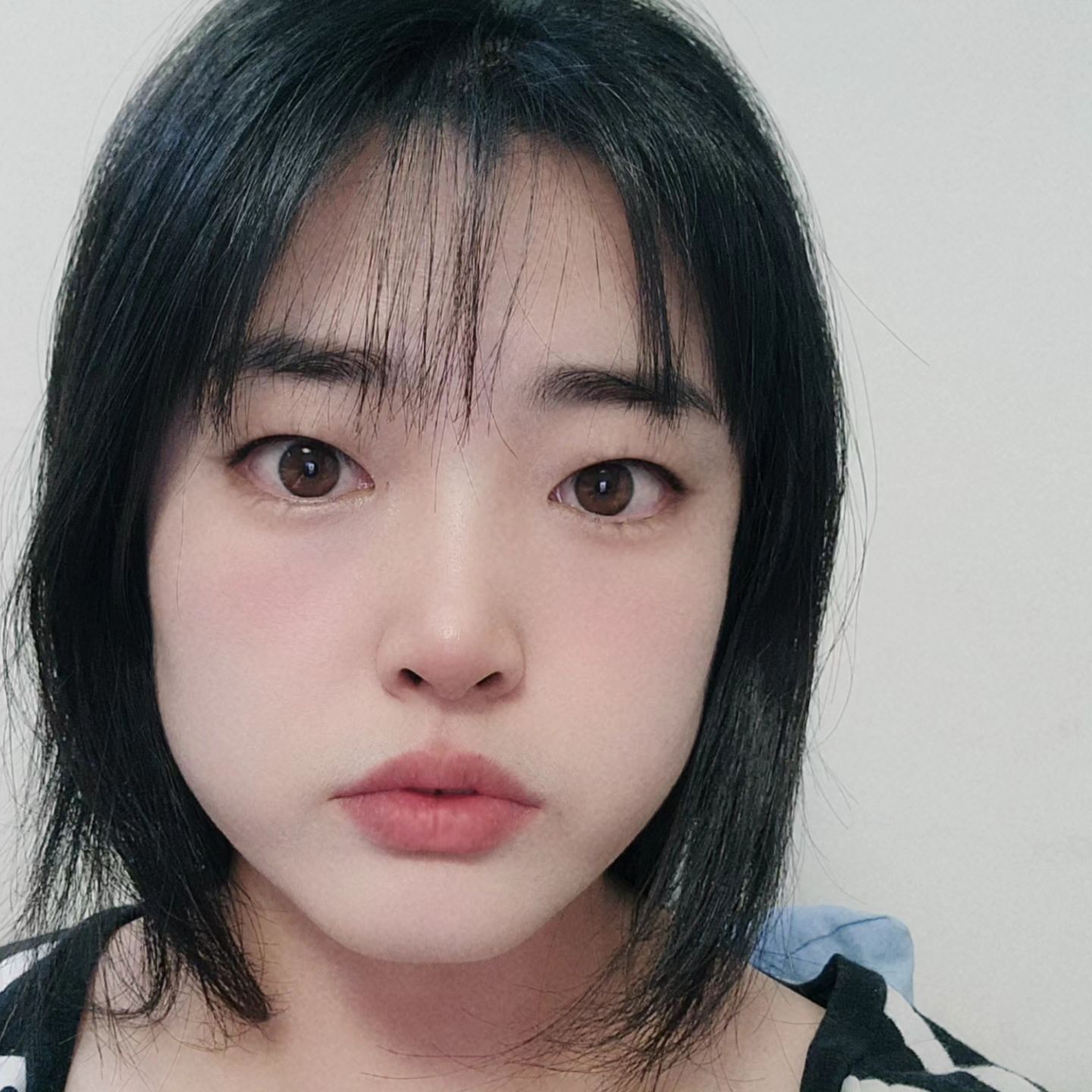 오랜만에  미용실 가서 머리했어요
대학교때 이머리 하고 진짜 오랜만에 했어요
나의 20대땐 솔직히 
머리도 진짜 자주하고 화장품도 방판만 썼는데 결혼하고 나선 
머리도 일년에 한번 화장품은 최대한 싸고 많이 주는걸로
머리하고 나니 나의 20대가 그립네요

그대들의 20대는 어땠나요?
#20대가그리운밤
#머리한날
#허쉬컷
#샤기컷