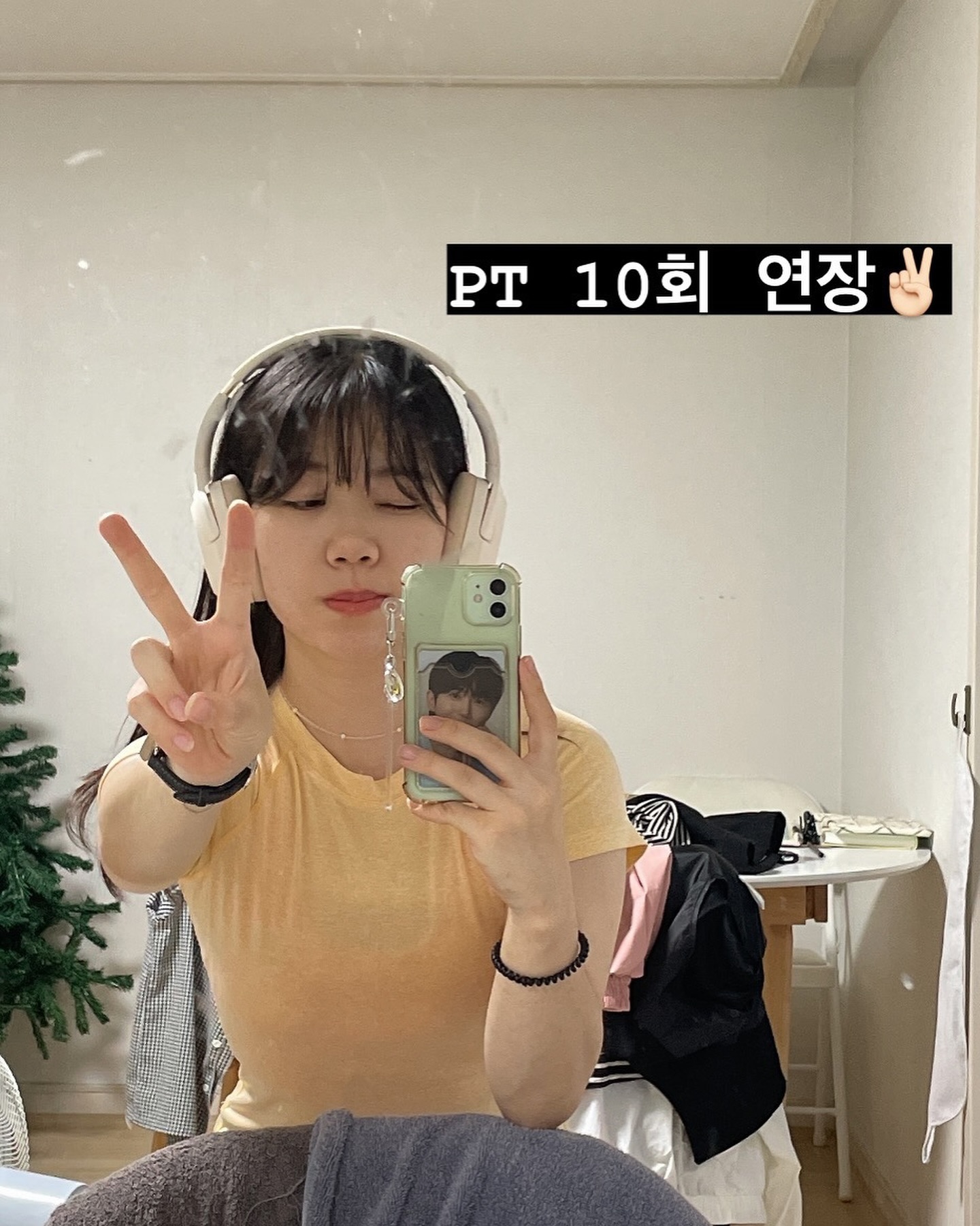 💪🏻내가 PT 10회 연장한 이유💪🏻

’7/8~8/6‘ 딱 한달만의 인바디 측정해보니
근육량 700g 증가✌🏻자존감 뿜뿜✌🏻

한달동안 거의 주 4회씩 운동하면서 이러낸 결과
헬스 재미없다고했던 사람 나야나🤫
막상해보니 너무 잘맞고 웨이트 너무 재밌어버리자낭
이러니 피티 연장할수밖에~ 더 배우고 더노력해야지!!

근데 살은 거의 안빠지고 더 쪄버렸넹🤣
슨생님께서 식단안하면 건강한 돼지가 될수도 있다구🐷ㅋㅋㅋ
식단조절 따위 모르는 헬린이는 체지방의 변화가 거의 없습니다
운동 후 나의 먹부림들 장난아니죠🫠

앞으로의 PT는 식단까지 조절해가며 다이어트까지 병행해볼게용
뭐부터 시작해볼까~🤔