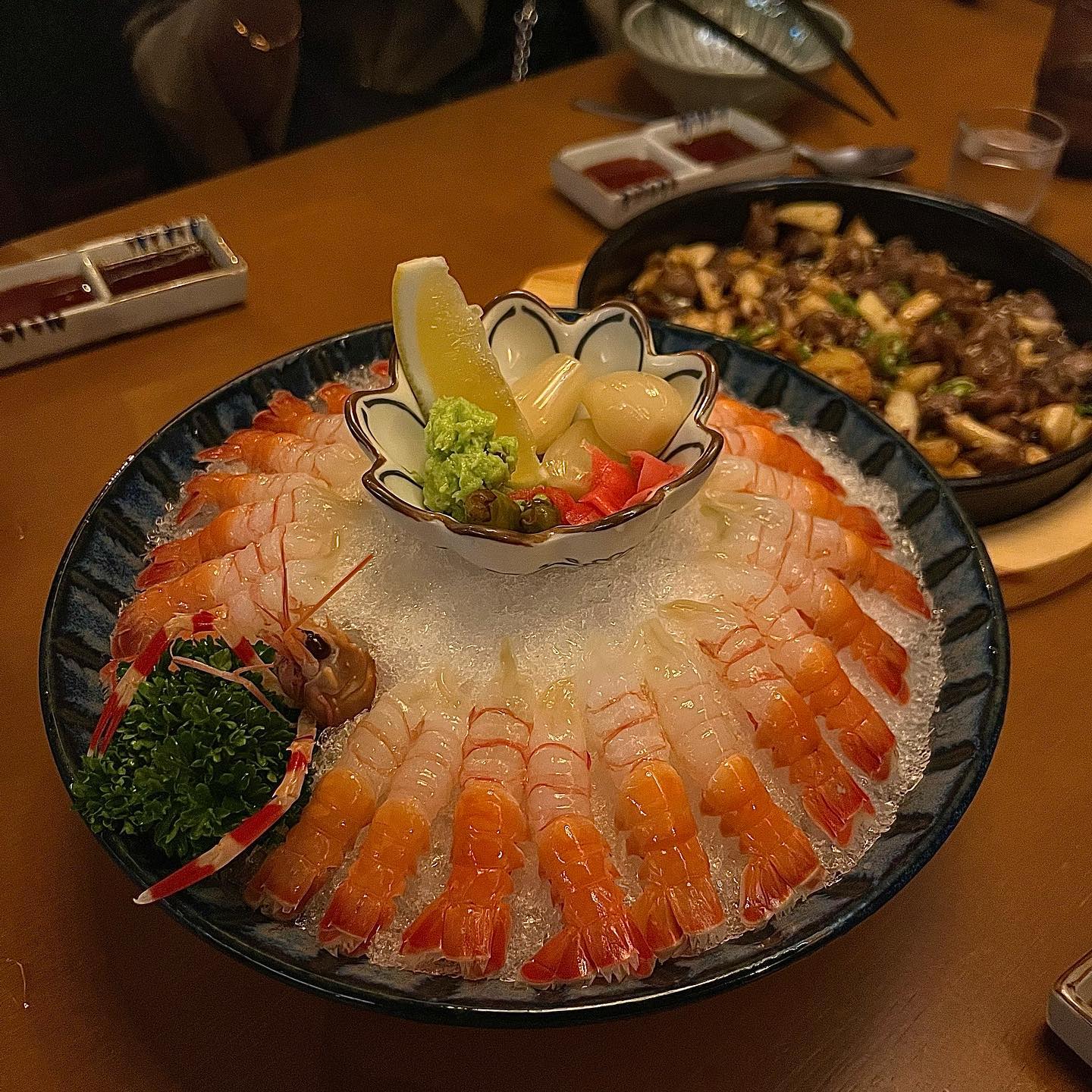 단새우 연어 조개구이 육회 양꼬치 살치살 곱창 양고기
#월정 #그냥돼지 #먹고싶다