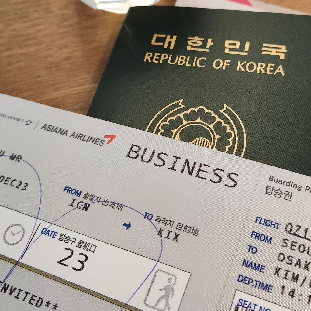 결혼기념일 5주년 축하 항공쇼✈️
아시아나 747-400
제일 앞좌석 로얄비지니스클래스
혼자 쓰는 창문이 3개  멋진 뷰가 될듯
1년을 준비했당 시트넘버 K1
인천에서-오사카까지 결기5주년 여행