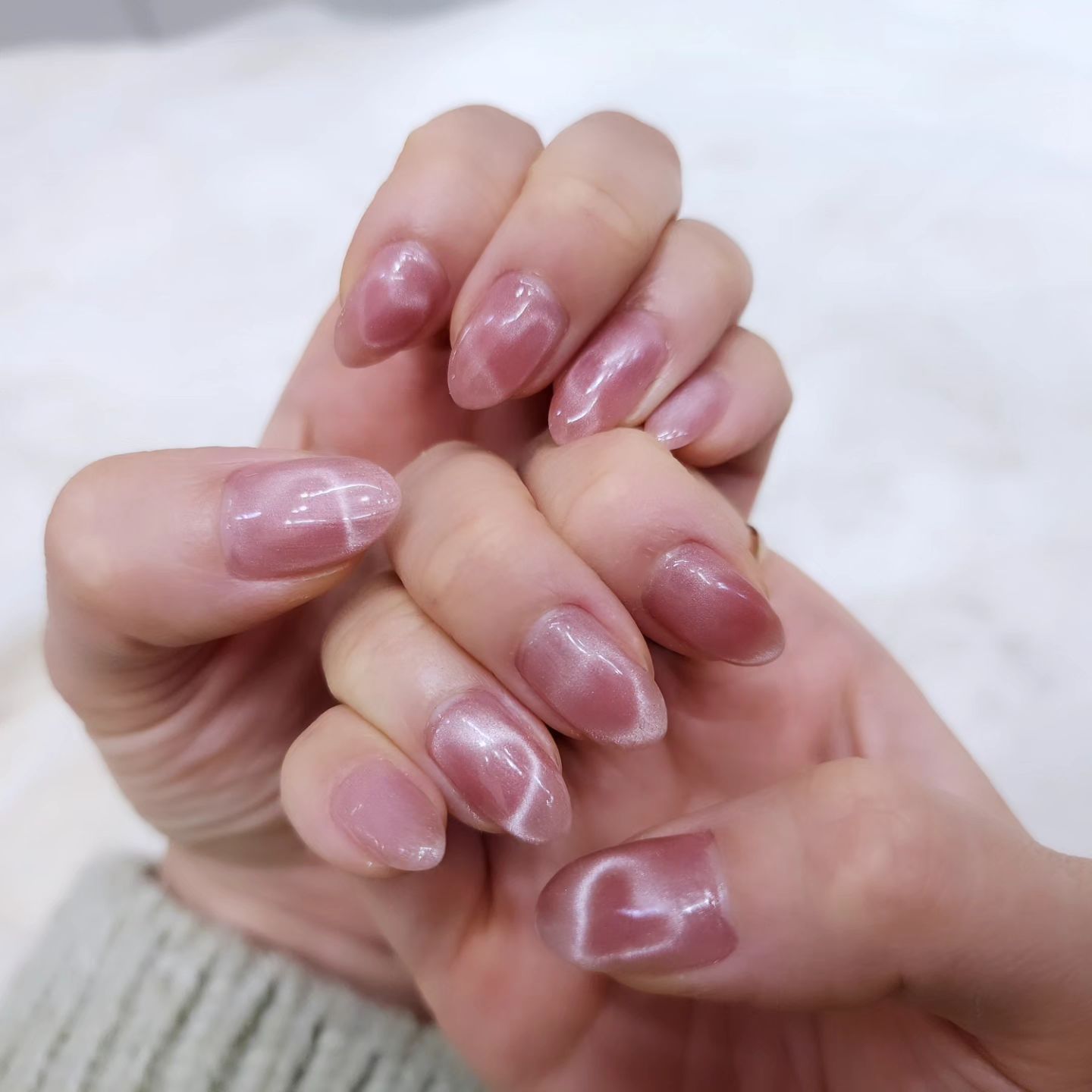 #협찬#한대앞린지네일

요즘 유행하고 있는 #자석하트네일 
신상 색상이 들어 왔다고 해서 얼른 가서 
받아봤는데 역시 금손인 #안산네일 
린지네서 찰떡같이 예쁘게 해주셨어요 :) 

예쁜네일이 잔뜩 진열되어 있고 원장님,
실장님 모두 경력이 오래 되셔서 웬만한 
디자인은 전부 해주실 수 있는 능력자세요! 

협찬을 받긴 했지만 늘 보는 손이기 때문에
마음에 들지 않으면 오지 않는데 벌써 5번째 방문! 
블링블링 네일부터 귀여운 아트네일까지
다양하게 가능하니 꼭 방문해보세요!

왕추천! 합니당

주소: 경기 안산시 상록구 광덕1로 385 103호
한대앞역 도보 3분 (길건너 바로) / 지하주차장 주차가능 
연락처 : 0507-1406-5151
네이버 예약 가능