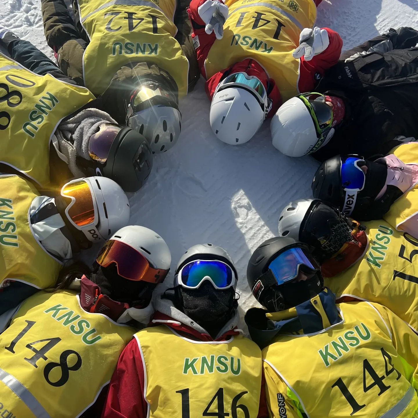 ⛷2022.12.19~12.22⛷
3박 4일 동안 너무 즐거운 시간이었습니다💕💕 다같이 스키캠프 온 것 같은 느낌..🙊🥰

즐거웠던 7조 seok_jjong
잘 챙겨주신 2•3반 newkorea_newski
너무너무 고생 많으셨습니다!! 😆

#스키장 #스키 #한국체육대학교 #한체대 #겨울