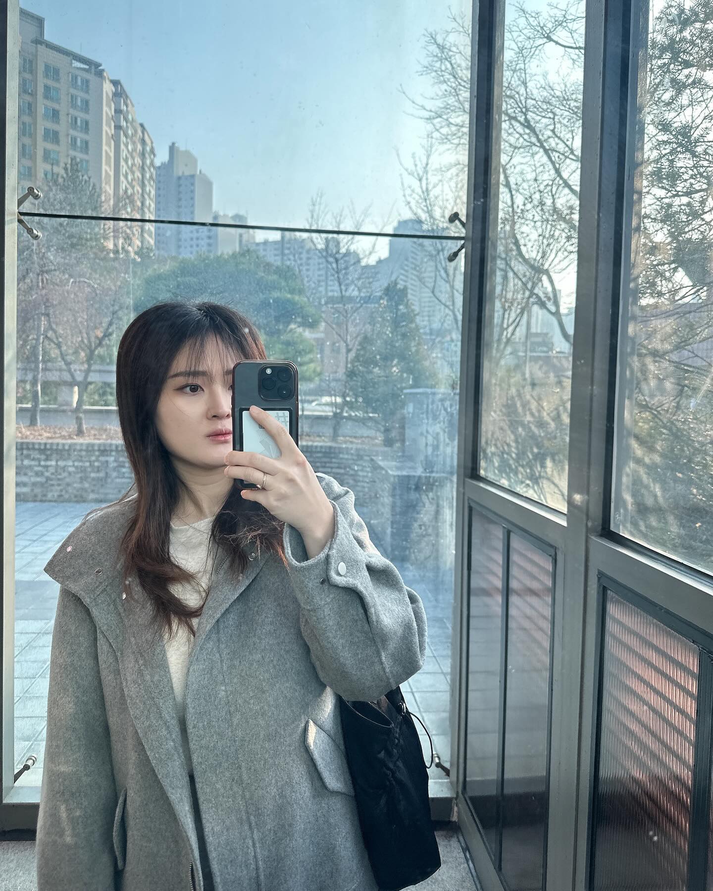 엥 제 연휴어디갔죠? 킹받아요

아우터 : #오케플 #플뤼블루종코트
상의 : 오케플 #겨울보통티
하의 : 오케플 #에어핏팬츠
가방: #브라운노이즈