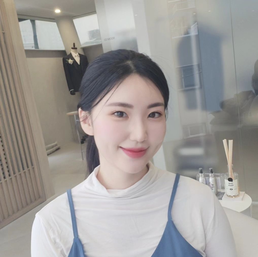 예비 신랑 예복 맞추러 왔지요오💕
테일러룸스 방문 해떠용
1월엔 드레스투어까지
바쁘다바빠 k-결혼식🏃‍♀️🏃‍♀️

#결혼준비 #예비신부 #예비신랑 #테일러룸스