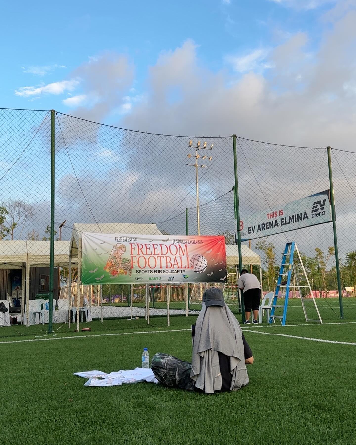 (heavily s h a d 0 w b a n n 3 d by meta, please interact with this post) 

How it started, and how its going. Swipe to see results❤️

Alhamdulillah Thank you to everyone who joined freedomfootballkl as participants and as sponsors. Just last month we were on that field together for our first fundraiser, and this week we received news that our food aid have reached families in G 4 z 4. All thanks to you. Feels surreal seeing what we planned for weeks came true. This just proves that no matter how small your contribution, it makes a world of a difference to someone. A bittersweet success, but our work is not done yet. As we send aid to the displaced families, b0mb5 follow them even to their tents. It hasnt stopped, so we wont stop. Next month, we go again. Follow freedomfootballkl for updates, come join us for our next fundraiser❤️

helpkhom bantuheroes yrrmusic 

#freedomfootballkl