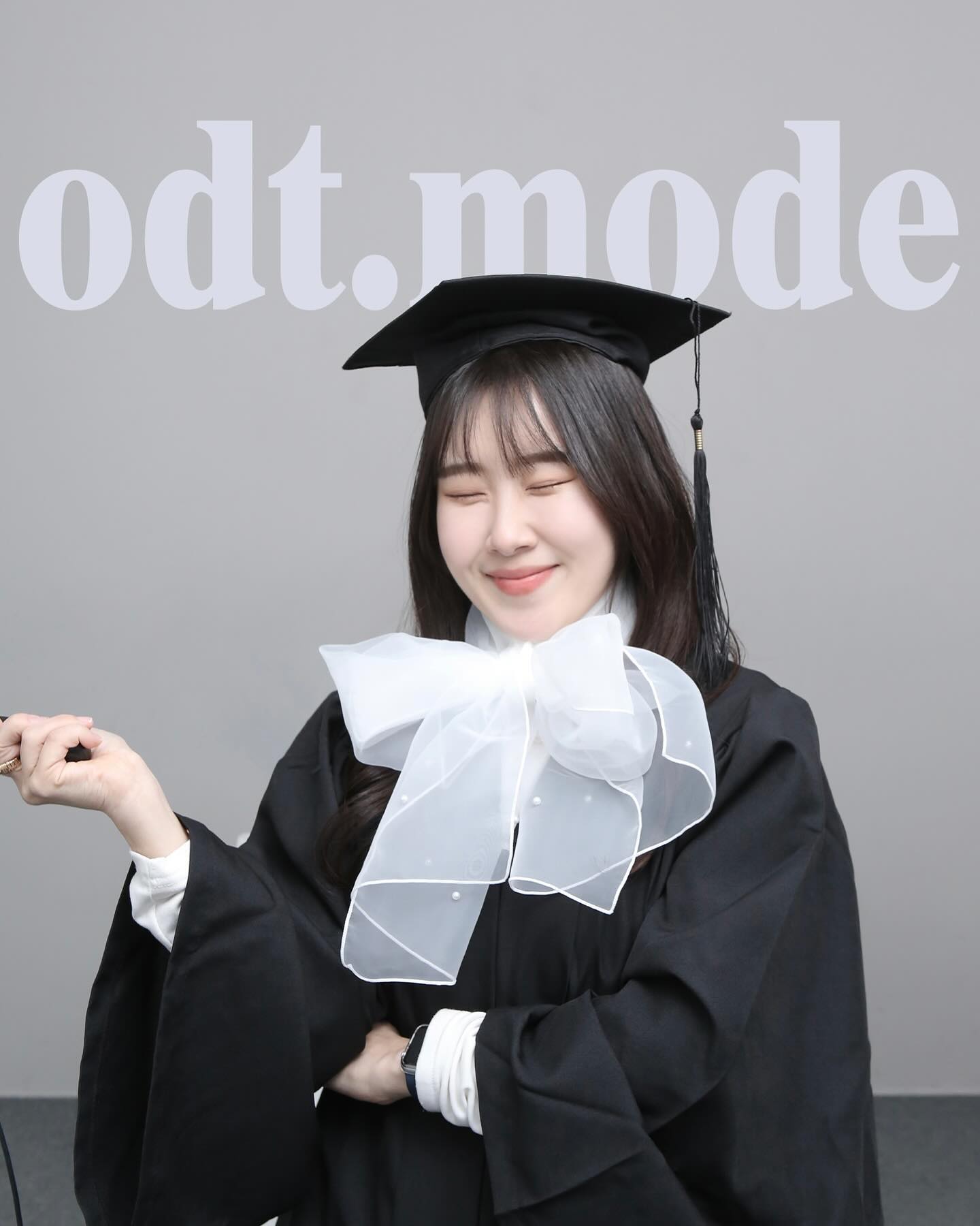#협찬 odtmode.daegu 

작년 2월에 졸업해서
벌써 1년이 다 되어가네
시간 진짜 빨라,,👩🏻‍🎓✨

좋은 기회로 1년이 지난
학사 졸업 기록해보기🫶🏻
.
#오디티모드 #대구셀프사진관 #셀프사진관 #흑백셀프사진관 #대구흑백셀프사진관 #대구사진관 #대구오디티모드 #오디티모드대구점 #일상 #데일리 #셀스타 #셀스타그램 #예쁘다그램 #좋아요그램 #instagood #소통 #졸업 #졸업사진 #좋아요 #좋아요반사 #선팔 #like4like