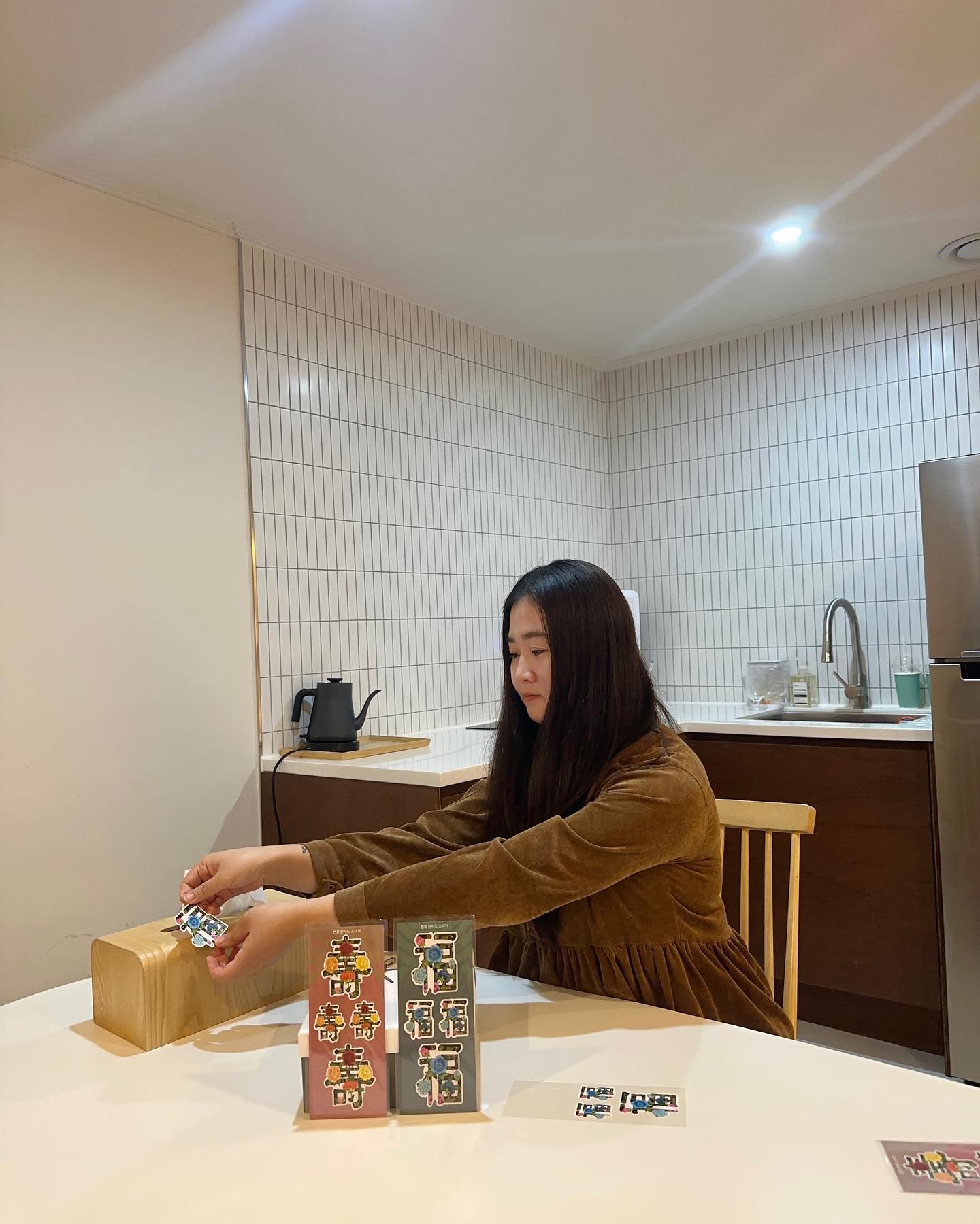 여기저기 착 붙이기 좋은 민화스티커 ⋆◡̎⋆

연말, 연초 선물할 곳도 많고 감사한 마음 전할 곳도 많은데요ෆ̈
그냥 전해도 좋지만 좀 더 예쁘게 정성담아 준비하고싶어
민화스티커 사용해봤어요~

감성가득한 민화에 의미도 담은 행복과 건강스티커 ⋆◡̎⋆
스티커 소재도 코팅되어있고 잘 붙고 깔끔하게 떨어져
여기저기 사용하기 좋아요ෆ̈

인터파크 소담상회 기획전에서
20%할인쿠폰 적용해서 구매가능해요 ⋆◡̎⋆

📌소담상회 기획전
https://events.interpark.com/exhibition?exhibitionCode=221117003

🏷쓸수록 커지는 행복, 건강 스티커
https://shopping.interpark.com/product/productInfo.do?prdNo=12769037459

#소담상회 #인터파크쇼핑 #소담상회한남 #소담상회기획전 
#중소기업유통센터 #인플루언서마이민 #복스티커
#민화스티커 #건강스티커 #선물포장스티커