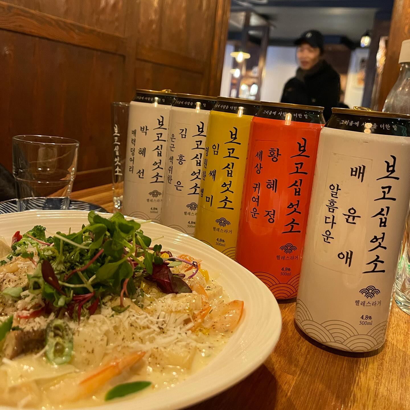 #보고십엇소 #수제맥주
임쌔미 생일🎂 힘을내요 임쌔미🥰다 잘 될거야!
혜선언니가 친히 네이버에 검색까지해서.. 예약한 보고십엇소 😹 그러나… 보고십엇소 어나더를 예액했어야🤣
그래도 만남은 언제나 즐거워💚