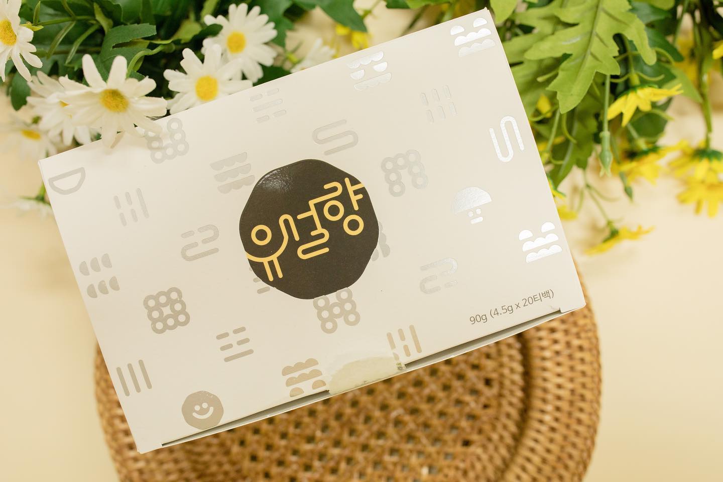 #협찬

각종 바이러스가 가득한 요즘

면역력 뚝 ! 떨어진 우리 남매들을 위한 엄마의 준비는 바로 아기물 !
매일 먹는 아기물로 아이의 건강을 신경쓰기로 했어요.
매일 꾸준히 챙겨주면서 아이 건강까지 챙길 수 있게 !

�오래 전부터 감기를 치료하는 민간요법의 재료인 '엘더베리' 유기농 인증 받은 유럽에서 직접 수입해서 사용했어요 !
옥수수 전분 생분해 티백으로 티백마저 환경과 아이의 건강을 생각한 유설향

이번 겨울은 면역력 올려서 그만 아프자 제발

#유설향 #아기물 #엘더베리 #유아면역력 #아기면역
