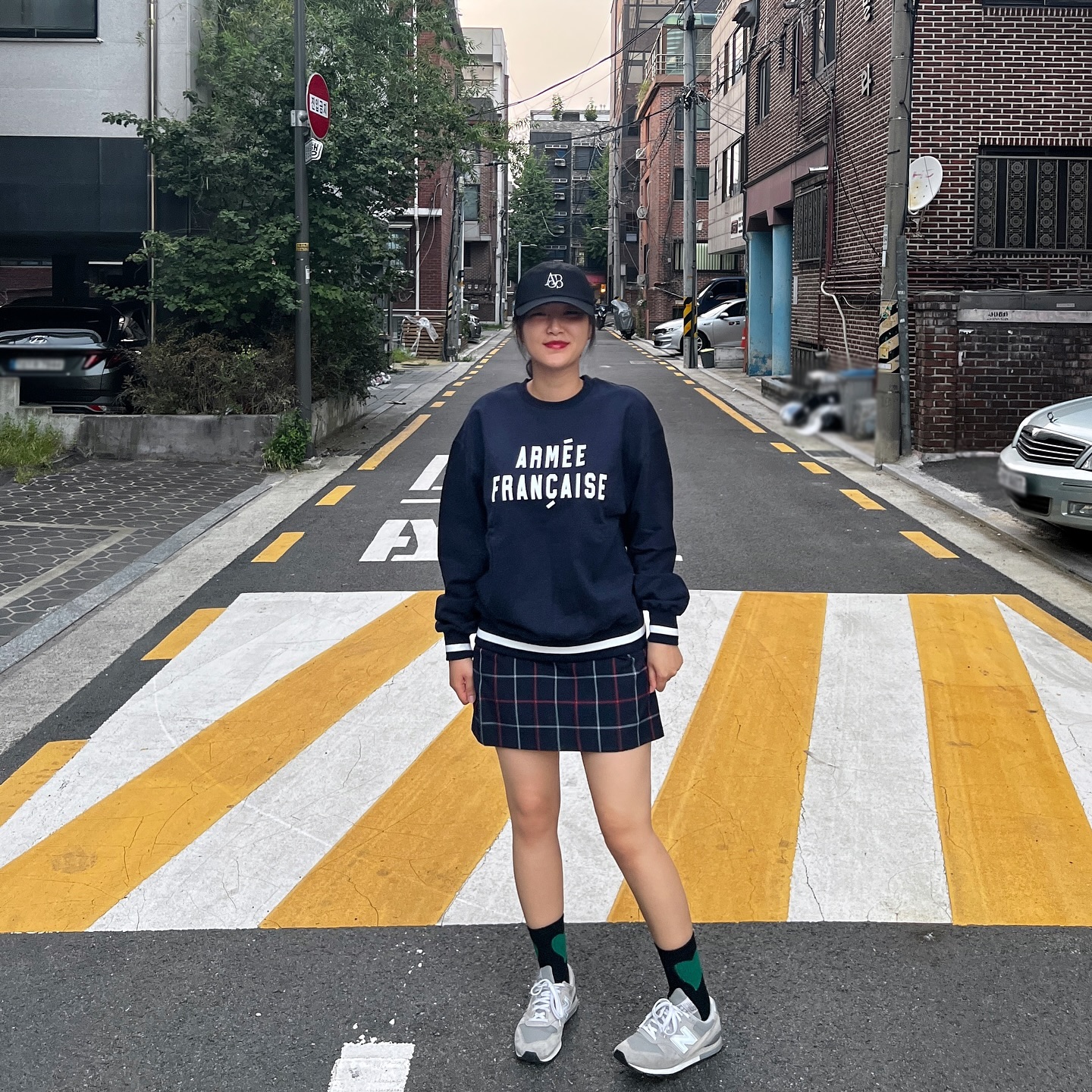 네이비가 너무 좋은데 어떡하면 좋ㅇㅏ요….🫠🫧✨

아이비룩 감성으로 입기 딱 좋은 맨투맨은 카네이테이 kaneitei 💓
도톰하고 딴딴해서 착용감이 좋답니다. M사이즈도 아주아주 낙낙했어요❤️‍🔥

#카네이테이 #kaneitei #맨투맨 #맨투맨추천 #맨투맨코디 #아이비리그룩 #아이비룩 #ivylook #preppylook  #프레피룩 #여자가을코디 #버버리스커트