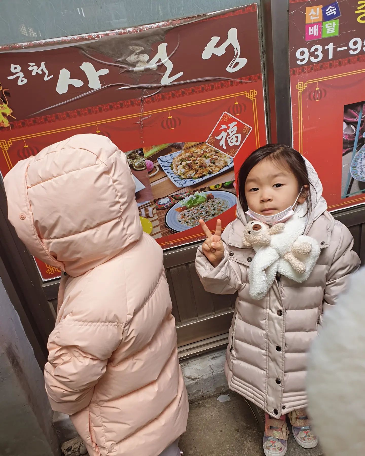 소유리다유리의 인생첫웨이팅😊
대한민국맛집 선정도되고 방송도 여러번 한곳이라 주말웨이팅은 기본인가부다.
소워니있었음 웨이팅은 절대못했을텐데^^ 다행히 아빠랑 집콕🏠🤣
20분정도 기다린 보람이 있을정도로 다~~맛있었다😍😍
중국집앞에 슈크림붕어빵 넘맛있어서 후식으로 필수~~!!👍

#중식맛집#고추짬뽕🌶#짱맛#２０２４０３０２