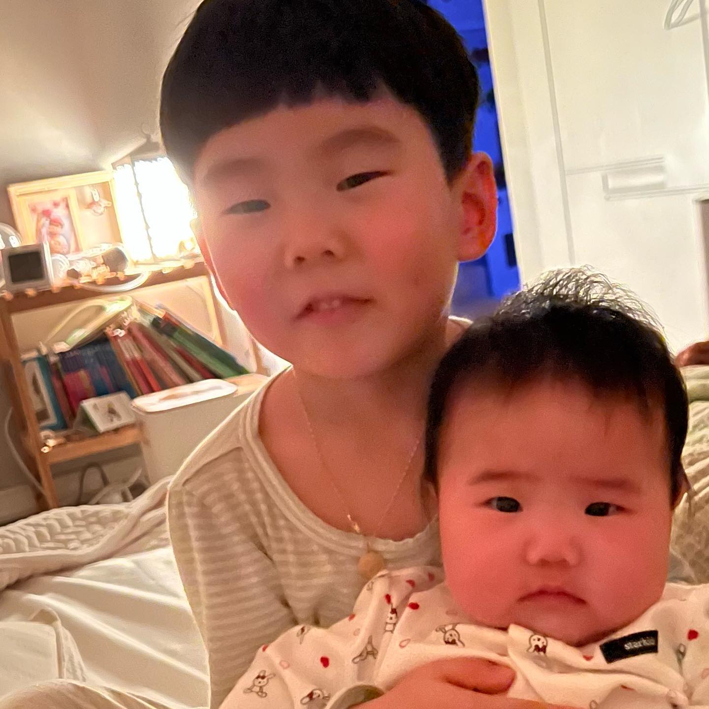 오빠가 안아줬는데
호들갑+난리부르스
오빠가 이상해여🫠