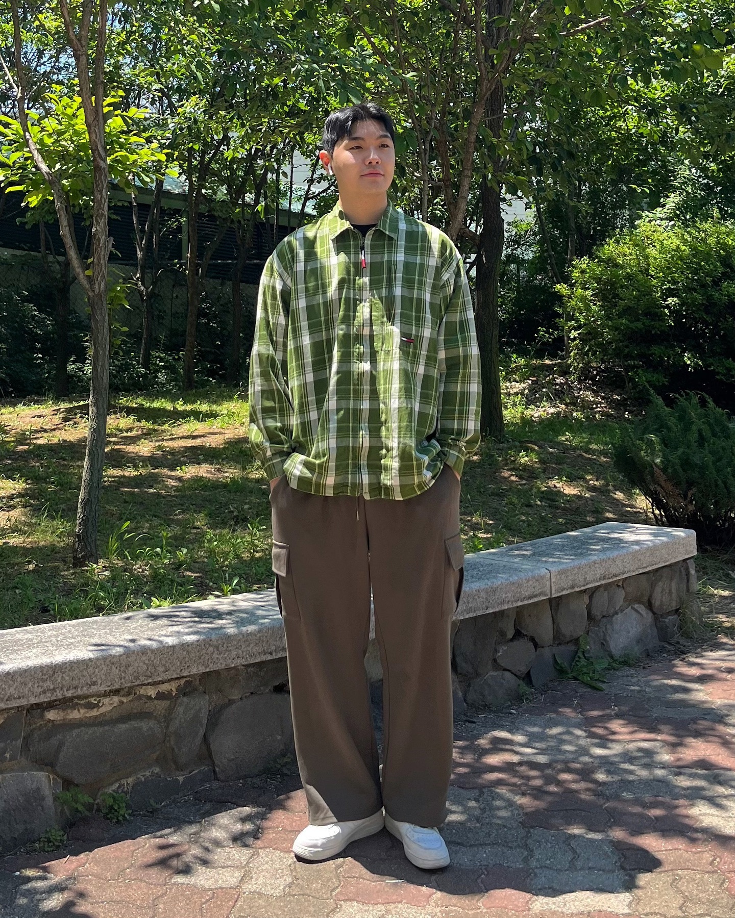 #협찬 urbanage_official #어반에이지_서포터즈 
원단 좋고❗️핏 좋은❗️ [원 턱 와이드 카고 스웨트 팬츠]💚

✅사이드 카고 포켓으로 유니크한 디자인의 데일리 아이템

#어반에이지신상 #어반에이지하의 #어반에이지팬츠 #어반에이지스웨트팬츠