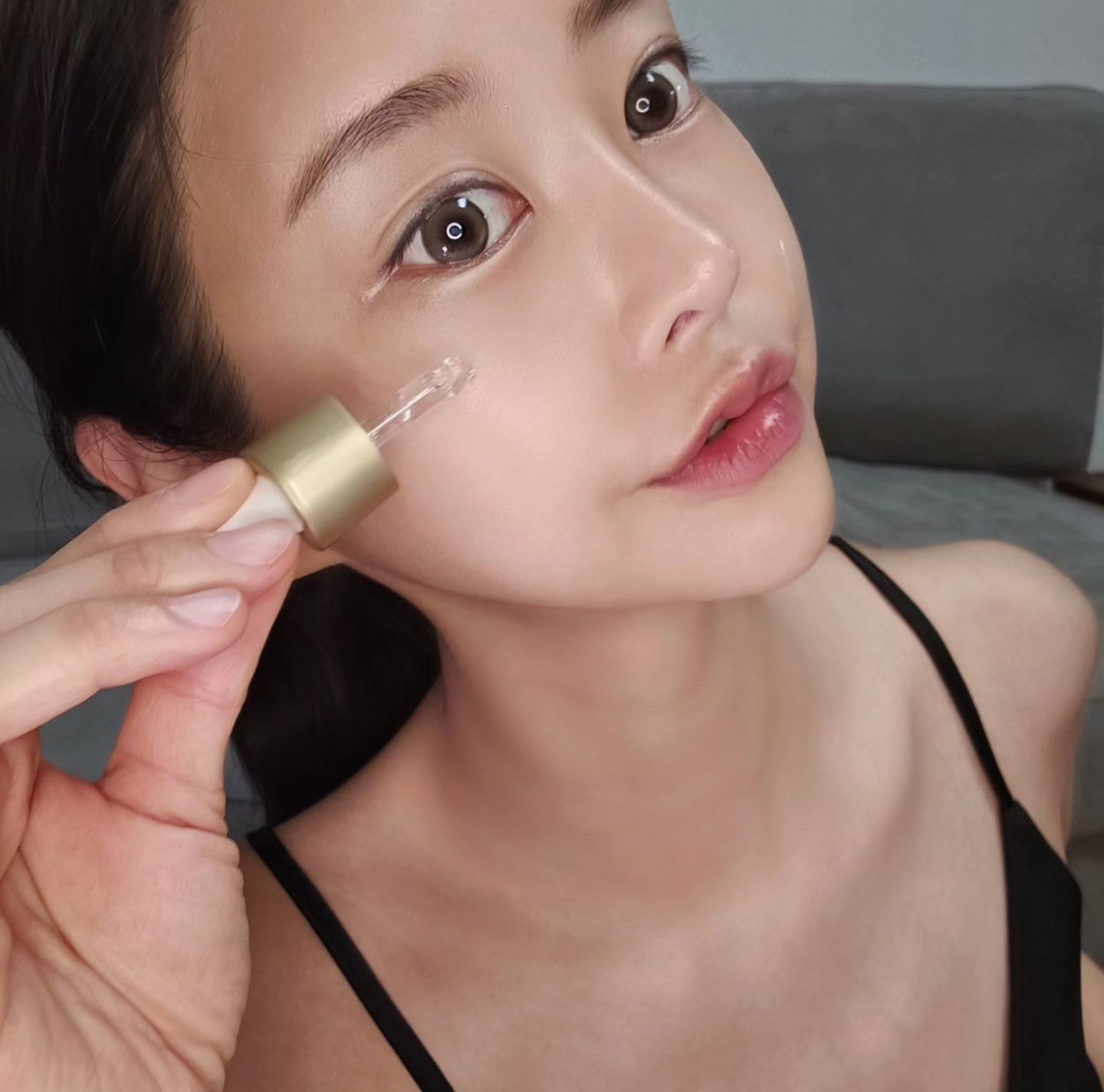 #협찬 #일루틴

한달간 레몬33개의 분량의 비타민을
피부에 공급해주는
비타샷 멀티앰플!

미백에, 미백에 의한, 미백을 위한
앰플이 탄생되었어요🧚‍♀️💜

발림성 너무 좋아요 
사르르 피부에 스며든다🥹🥹

원료부터 달라요
DSM사의 영국산 명품비타민C!

효과는 써보시면 느껴지실꺼에요
최고최고😘

즐거운 명절되세요💕💕

.
.
.
ilutine_official 
#비타샷 #미백앰플 #비타민C앰플
#미백세럼 #기미제거 #잡티제거 #세럼추천