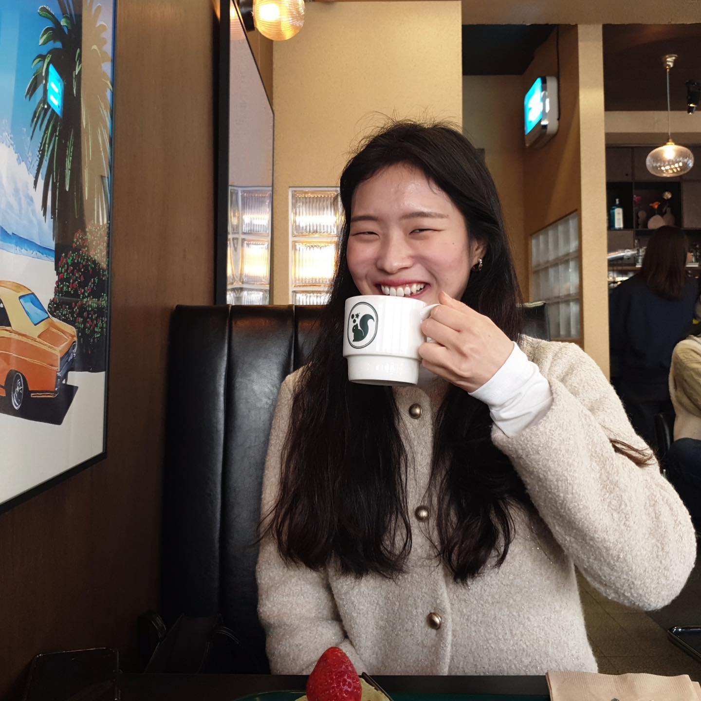 내가 좋아하는 현정이가 찍어준 ☕️샷. 배터진 날. 말차딸케랑 밤치케?는 아주 맛있었다. 둘 다 맛없을 수 없는 조합. 그리고 현정이는 귀엽고 한국 와서 잘 지내는 게 보기 좋았다.그리고 난 워너비 자격을 잃은 지 오래… 열심히 살게 나 다시 각잡고 잘 해볼거야!! 워너비 자리 계속 나 줘라🫶