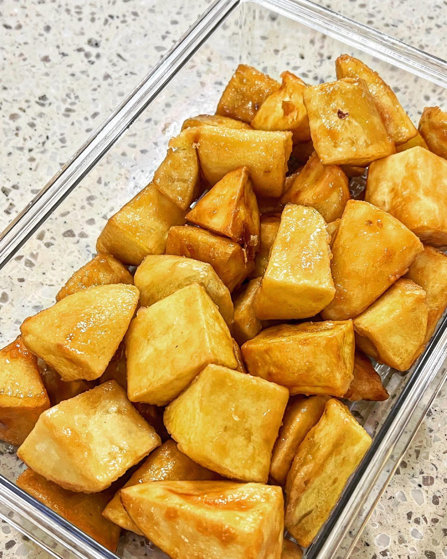 집에 고구마가 한박스나 생겨버렸어요🥹
#고구마맛탕 잔뜩해서 남김없이 다 먹으려구요!
#쑤쿡 #집밥 #홈쿡 #고구마빠스 #달다구리