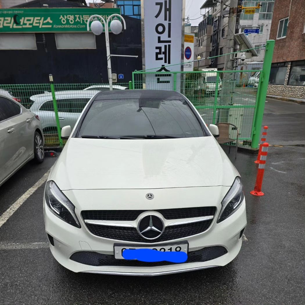 #문콕 
으아~~ 조수석뒤에 찍힘 ㅜㅜ
애들이 그랬겠쥐 ㅜㅜ 슬푸다