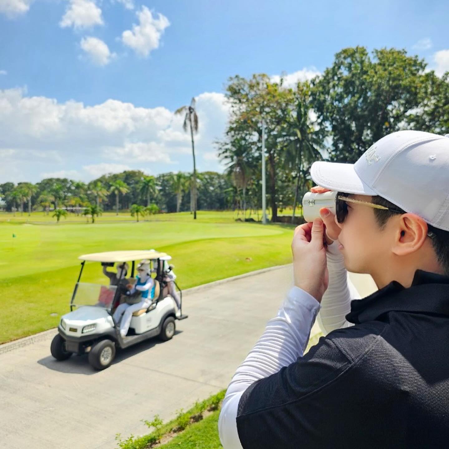 이번 골프여행 열일하고 있는 마이캐디 MS4⛳️

더 선명하고 더 컴팩트하고 더 예뻐진 
마이캐디 거리측정기 MS4

컴팩트한 사이즈로 남편뿐만 아니라 
여자인 제 손에도 찰떡 같은 그립감을 자랑하고 
자동 조도 조절 OLED에 초정밀 핀시커와
0.1초 초스피드 스캔으로 선명한 화면에
정확한 거리 측정까지 정말 마음에 들어요!

고급진 블랙앤화이트 케이스까지 같이 오니 최고! 

정말 예뻐할 수 밖에 없는 너란 아이🤍

남은 라운딩도 열일해주라아🙏🏻
​
#마이캐디 #ms4 #거리측정기 mycaddy.co.kr