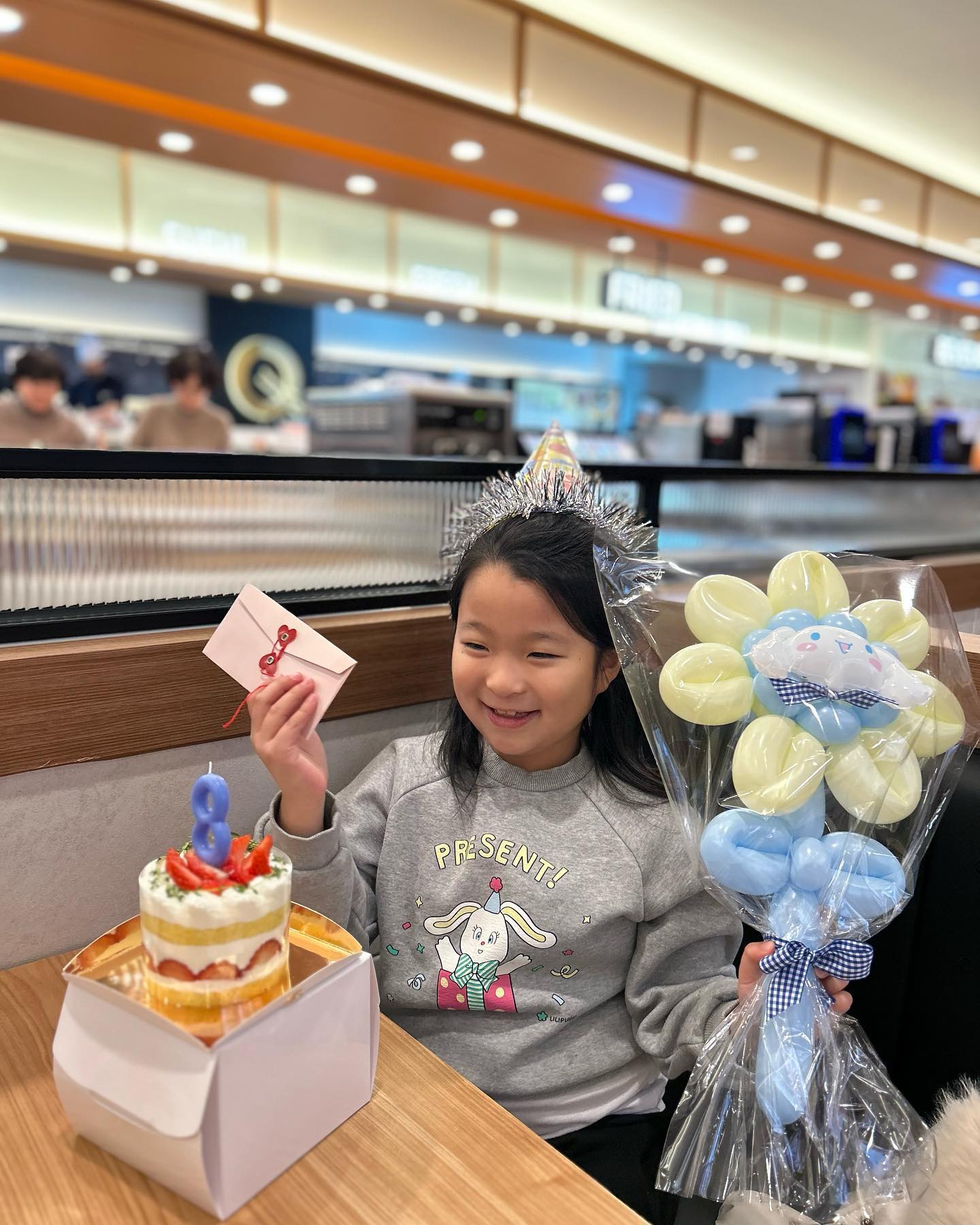 꺄 매년우리모녀잊지않는핑크슨생님 너무고마어❤️❤️
도연이진짜행복해했다😁 
그리고올해는친구들하고 생일파티🎂
자자 내년부턴 피자헛가자^^^^^^

#8살언니#예비초딩