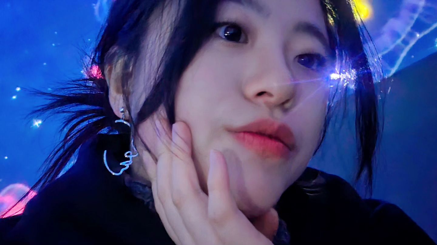 누워있는게 제일 조타...🤸🏻‍♀️😆

.
.
.

#selfie