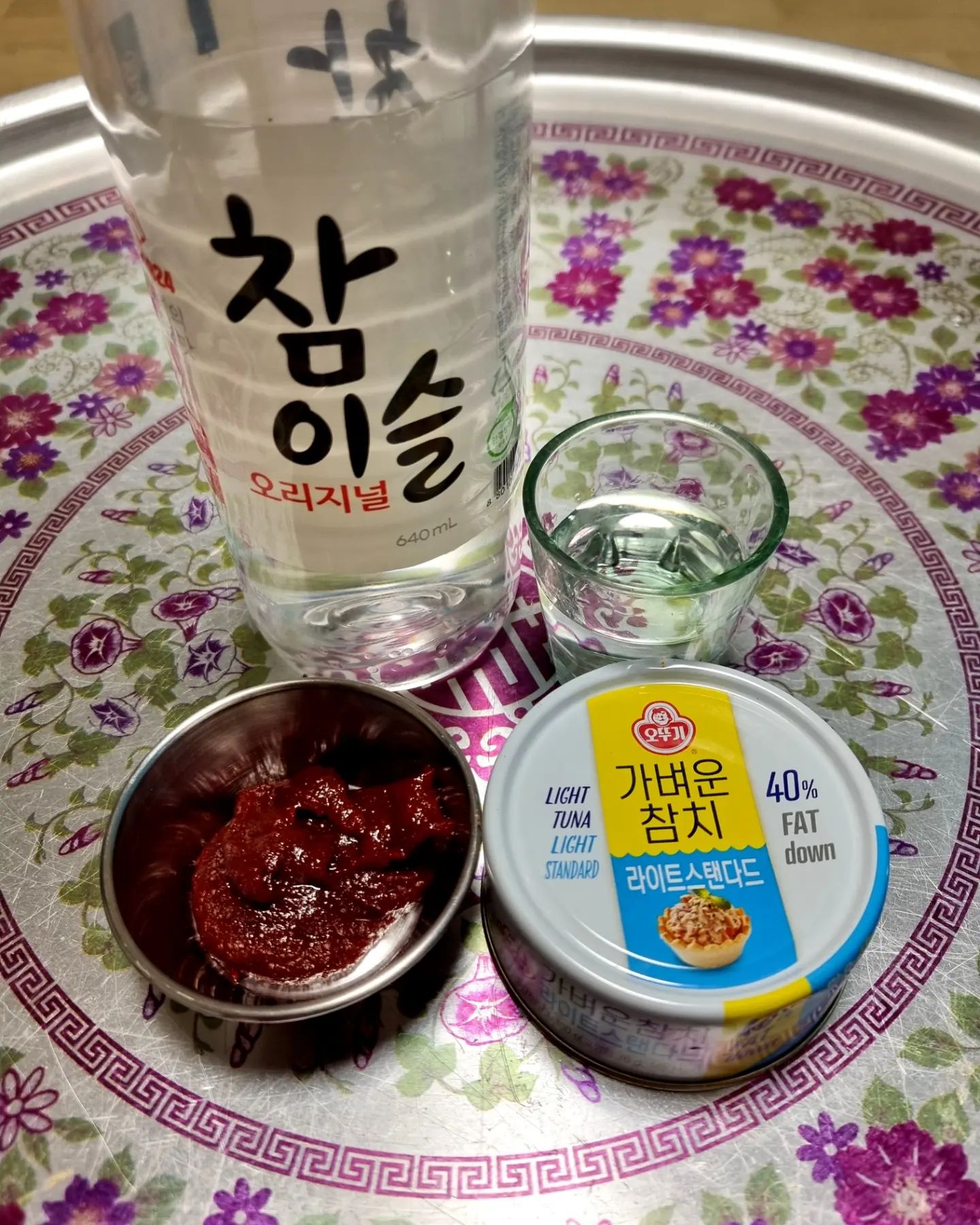 .
.
#참치
#가벼운참치
#고급안주
#입맛없음

ㅋㅋ오늘은 입맛도 없고해서ㅋㅋ
간단히 참취에 고추장😎
오뚜기에서 협찬온 저칼로리
참치있어서...고추참치? 
만들어 먹기🙈🙈🙈
참치랑 고추장 조합이 진짜
굿굿굿👍👍👍
이조합  다들 아시려나요'?
간술 안주로 추천

#참치통조림 #통조림#고추참치
#간술#혼술#고추장#수원맛집#오뚜기
#갓뚜기#제주도맛집#재희포차#술꾼
#조용히한잔중