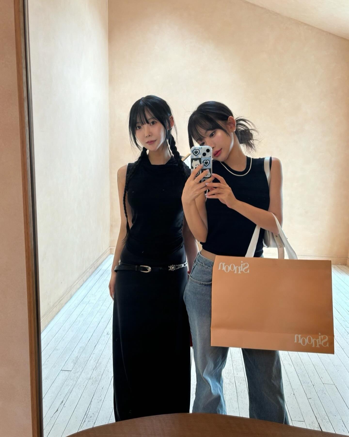 이날 묶은 머리 너무 맘에 들었다
똥손도 머리를 예쁘게 묶을 수 있게 도와주는 인스타 헤어선생님들