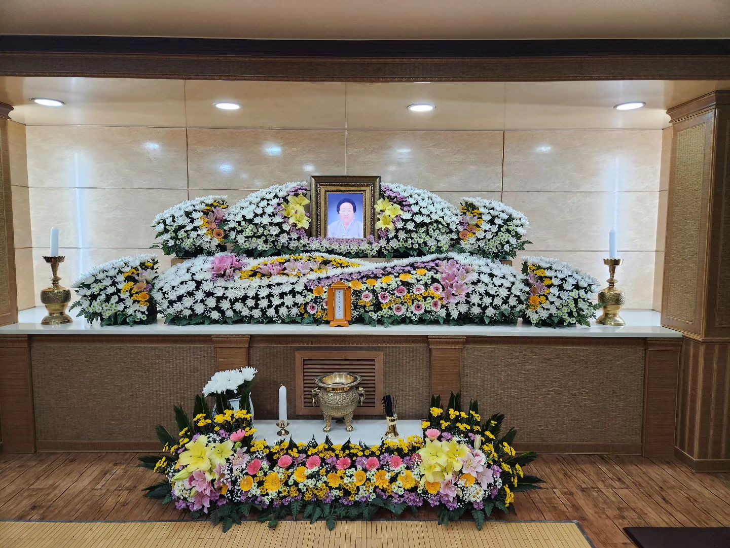#삼가고인의명복을빕니다🙏 

故 이영순님 
제일 장례식장 2층 201호

저희 할머니가 별세하셨습니다...
너무 아프게 돌아가신게 마음이 아프고
또 좋은데 가셨으리란 생각은 들지만..
너무 힘이드네요 ㅜ.ㅜ 그래도 좋은데 가셨다고
믿고 잘 버텨보겠습니다...

#삼가고인의명복을빕니다 #할머니사랑해요 
#할머니좋은데가세요 #사랑합니다❤️ 
#제일장례식장 #안산제일장례식장