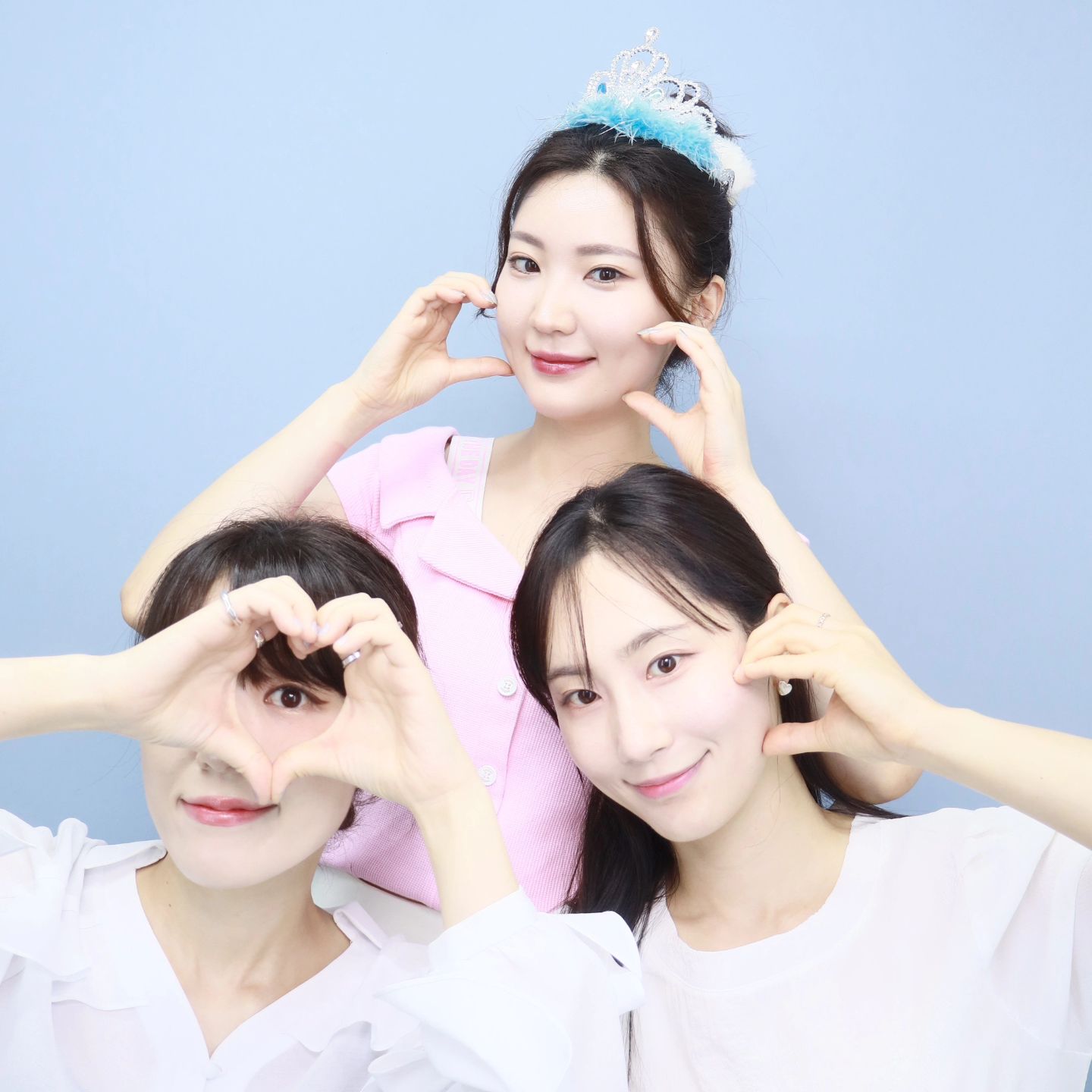 마지막 미혼 추석😆
나의 마지막을 함께 해주다니 고마워 흑흑,,

브라이덜 샤워 느낌 내면서 사진 찍구 재밌었당
근데 말 너무 많이 해서 목 대박 아팠음 ㅋㅋㅋㅋㅋ

결혼하고 이상하게 안 변하도록 정신줄 잡고 살게~~~ ㅋㅋㅋ

#브라이덜샤워 #마지막미혼 #결혼해도변치말자