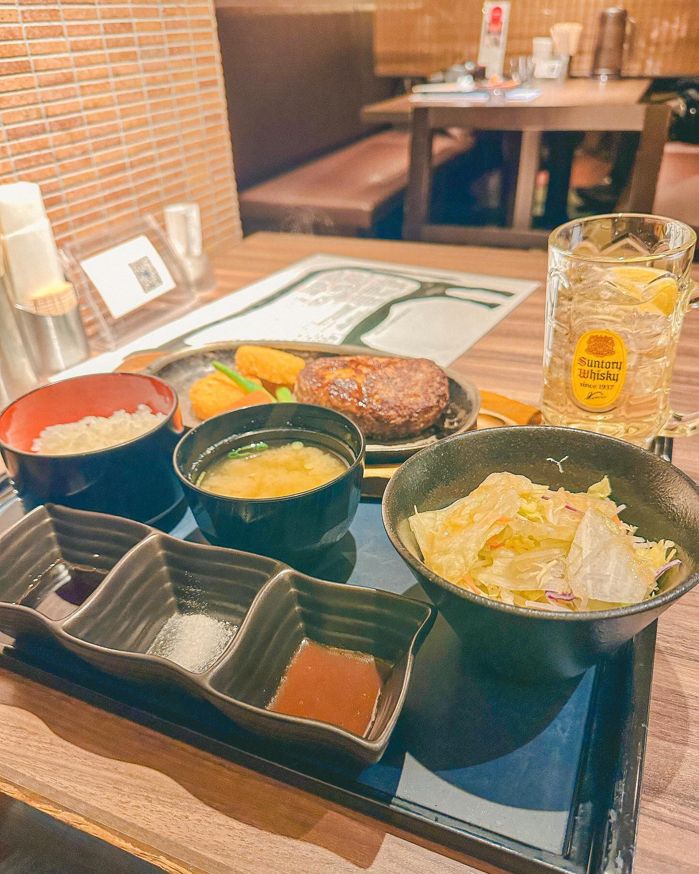 처음이었던 약 5일간의 혼자 여행 끝🤍
겁 많은 쫄보라 엄청 걱정도 하고 긴장되고 떨렸는데
생각보다 더 괜찮았고 은근 재밌었다🤭
혼자 사진 찍을 땐 약간 불편하긴 했지만
삼각대와 다른 여행객들의 도움으로 괜찮은 사진도 찍고옴💕
그리고 이번 여행으로 다음에도 혼자 여행을
잘 할 수 있을 거 같은 자신감도 생겼다😊
아쉬운 점도 좋은 점도 있었던 후쿠오카 여행💚
무사히 다녀와서 정말 다행이고 
이번 추억으로 또 열심히 살아봐야지🍀
⠀⠀⠀ ⠀