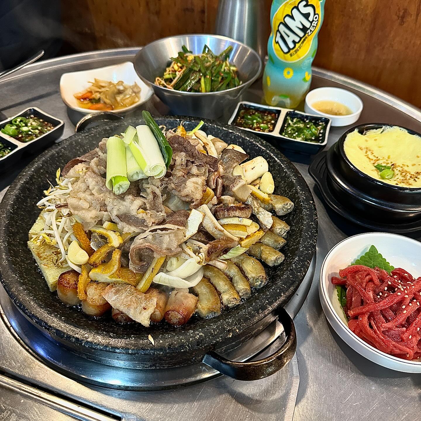 10년 단골 가게!!

양주에서 두 곳이 저한테는 제일 맛있었는데 
한 곳은 옛날에 올렸는데 이곳은 처음 올리는 곳이어서
숨기고 얼려야지 하다가 너무 먹고 싶어서 방문함;;

여기는 사장님도 너무 좋은 분이어서 대박인데
맛도 너무 착해서 좋음;;

양주에 소곱창집이 별로 없을 때 인생 처음으로
접한 소 곱창 이곳 때문에 소 곱창을 아직도 좋아하고
있어요‼️

한 번쯤 무조건 방문해야 하는 집!!

옥정에 맛있는 소 곱창 있으면 추천해 주세요~~
여러 곳 방문했는데 찾을 수 없었어요ㅠㅠ

상호: 착한소곱창 본점
위치: 경기 양주시 고암길 358 인아프라자 1층

#양주맛집 #덕정동맛집 #옥정호수공원 #옥정맛집 #고읍맛집 #옥정신도시 #회천신도시 #민락맛집 #민락2지구맛집 #민락2지구 #소곱창맛집 #곱창맛집 #대창맛집 #착한소곱창