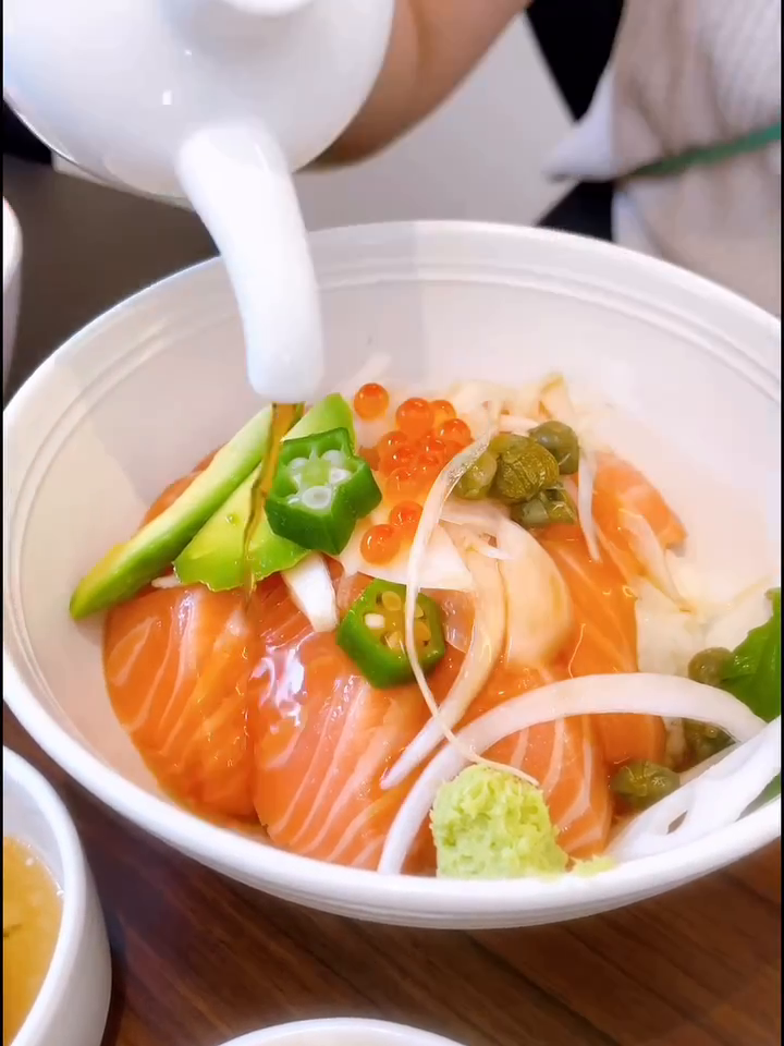 성공하고 싶은 데이트!
오랜만에 맛있게 먹은 사케동 
여긴 숙성회가 정말 찐이지!
비쥬얼이 다른 후토마키 그뤠잇!
정온한 예은점 
#정온한송도예은점 #정온한 #정온한예은점 #정온한송도 #송도일식 #송도사케동 #송도회덮밥 #송도후토마끼 #송도데이트 #송도맛집
